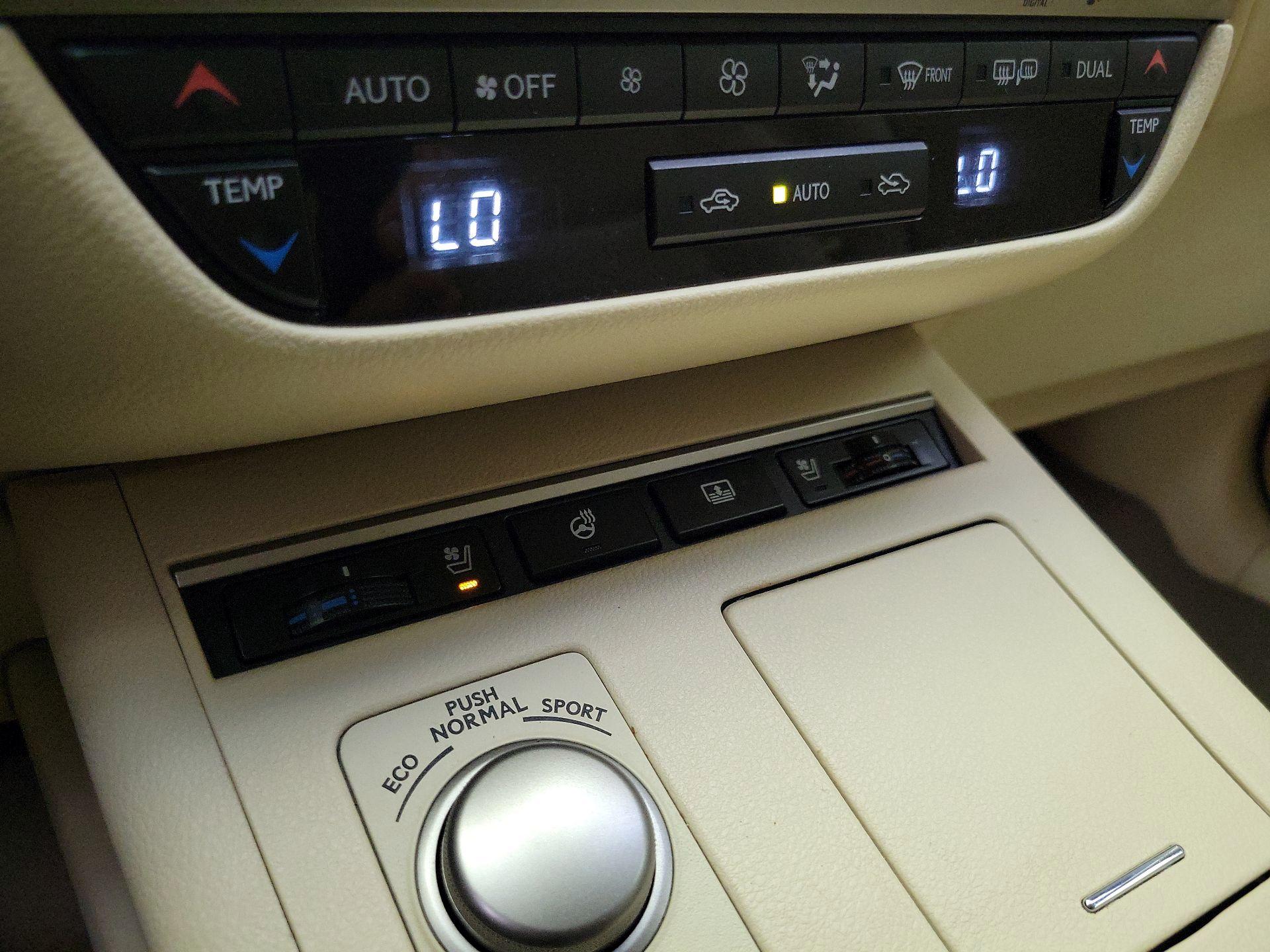 Thumbnail: 2014 Lexus ES - 17