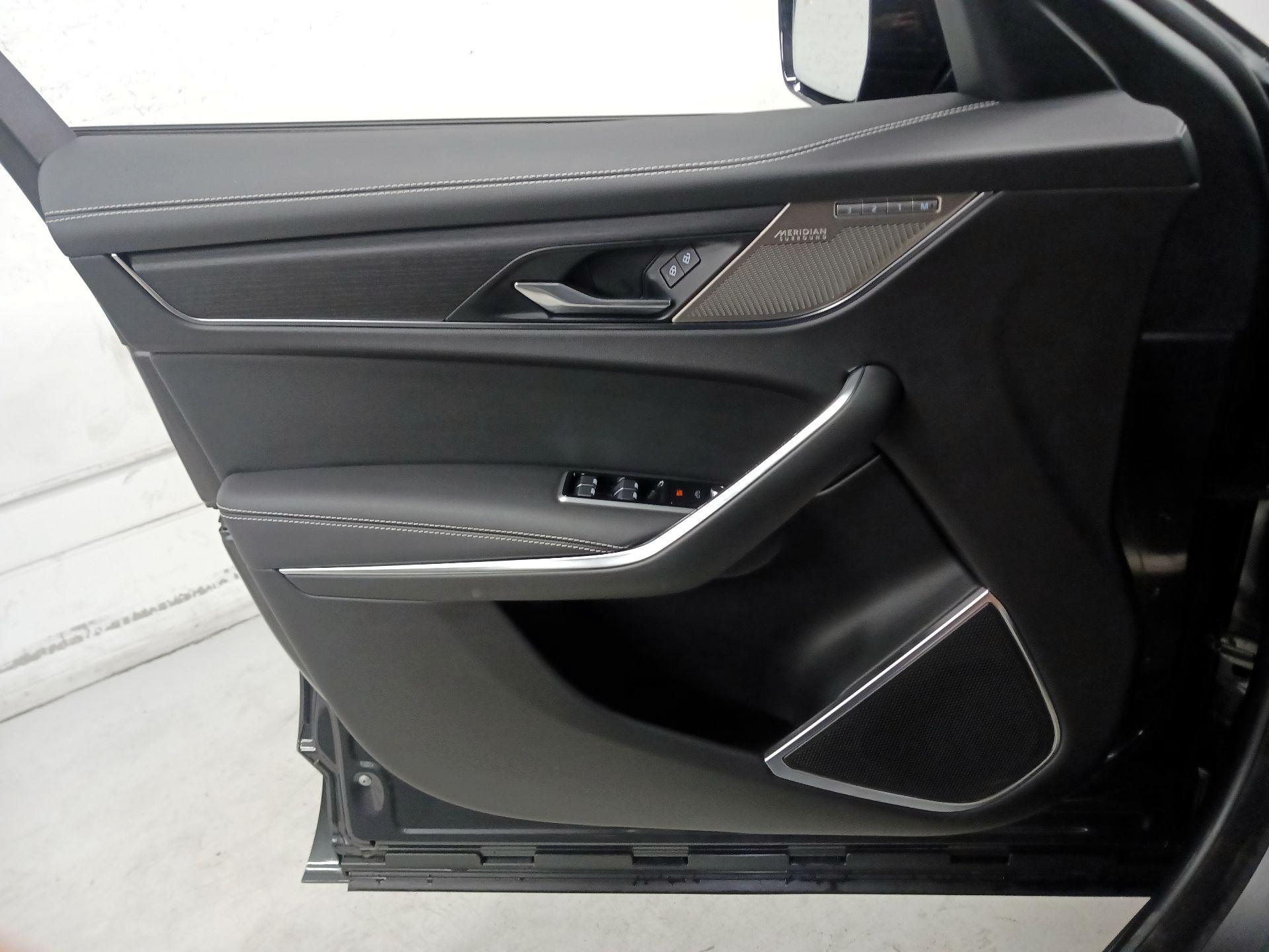 Thumbnail: 2025 Jaguar F-Pace - 10