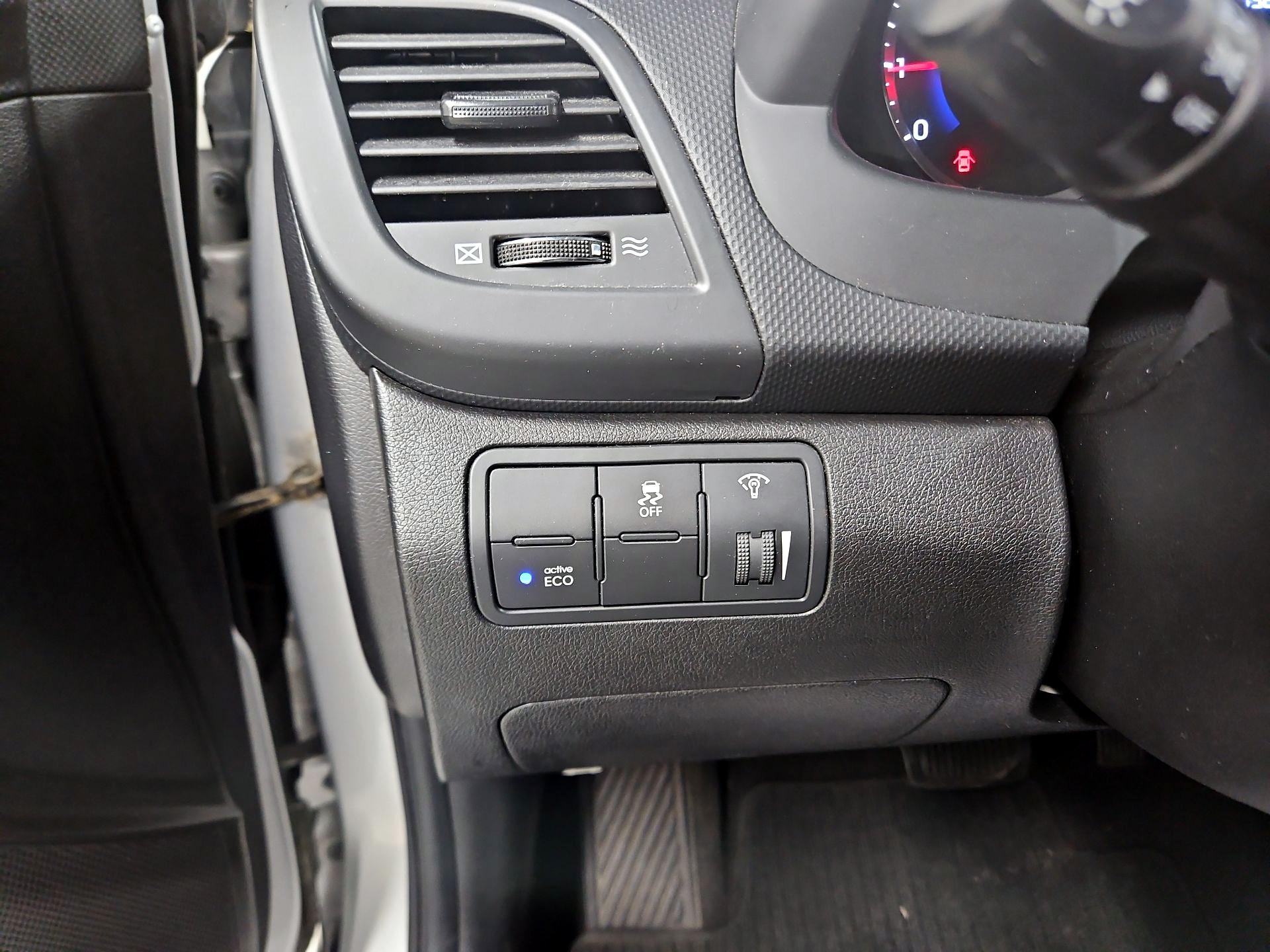 Thumbnail: 2014 Hyundai Accent - 13