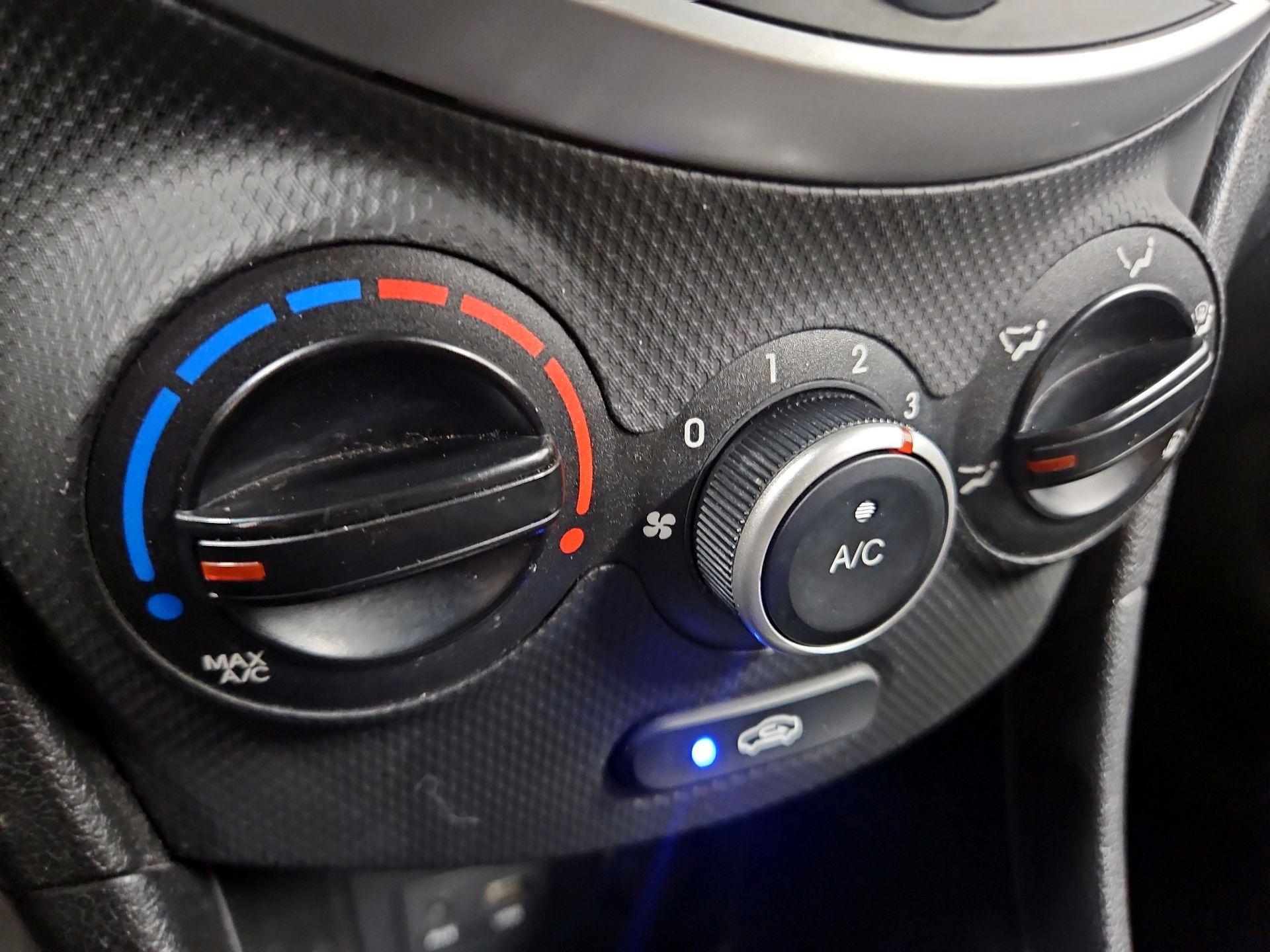 Thumbnail: 2014 Hyundai Accent - 15