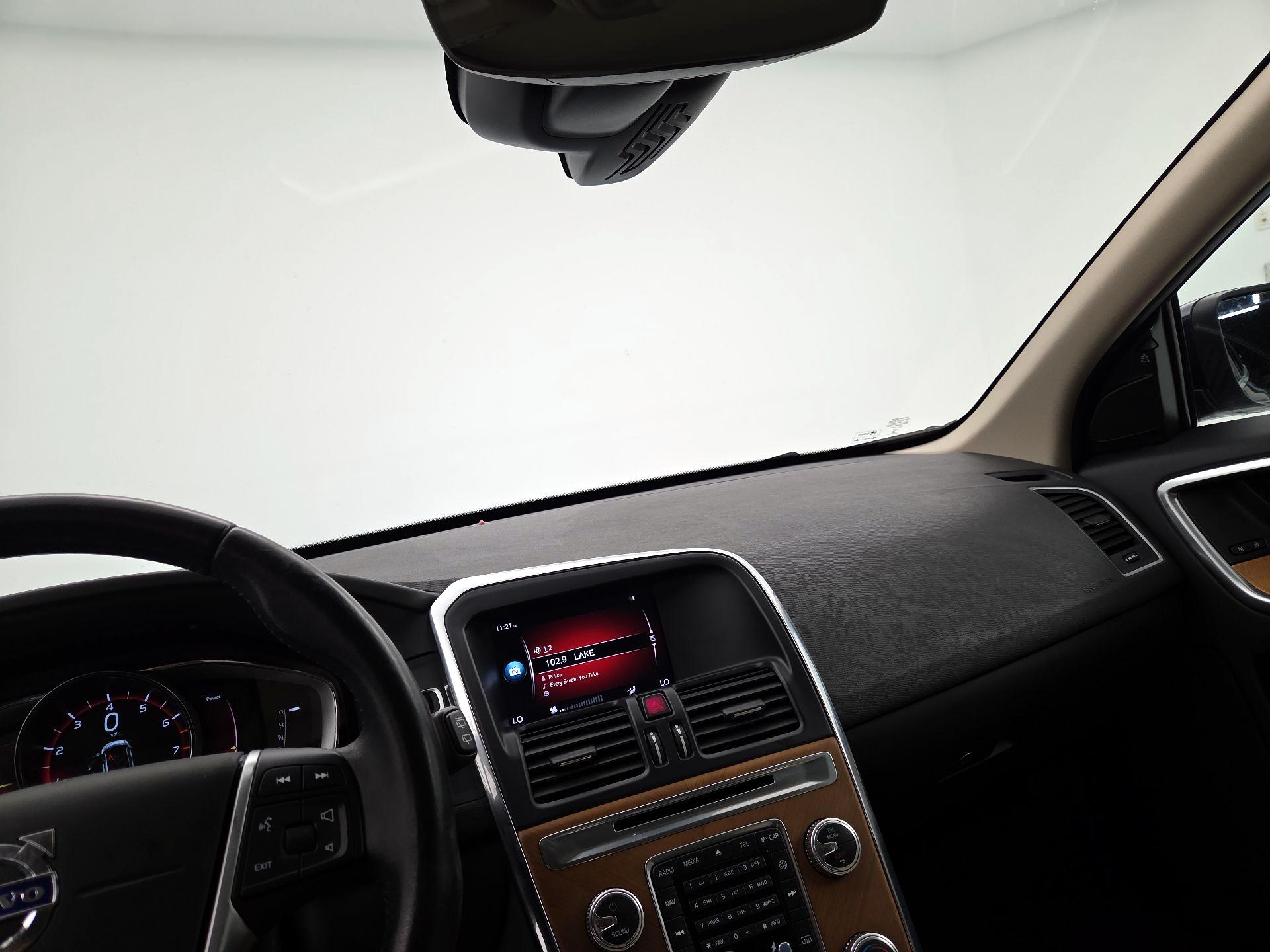 Thumbnail: 2017 Volvo XC60 - 9