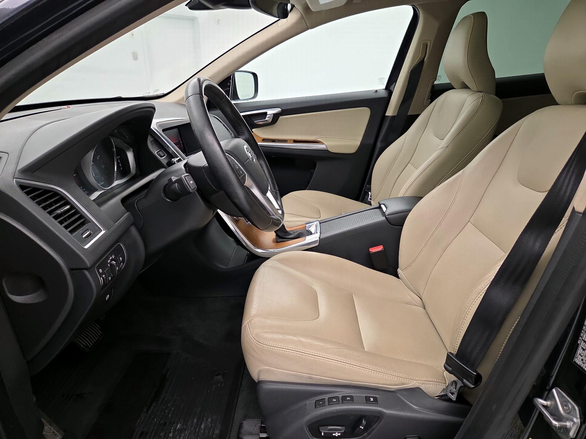 Thumbnail: 2017 Volvo XC60 - 11