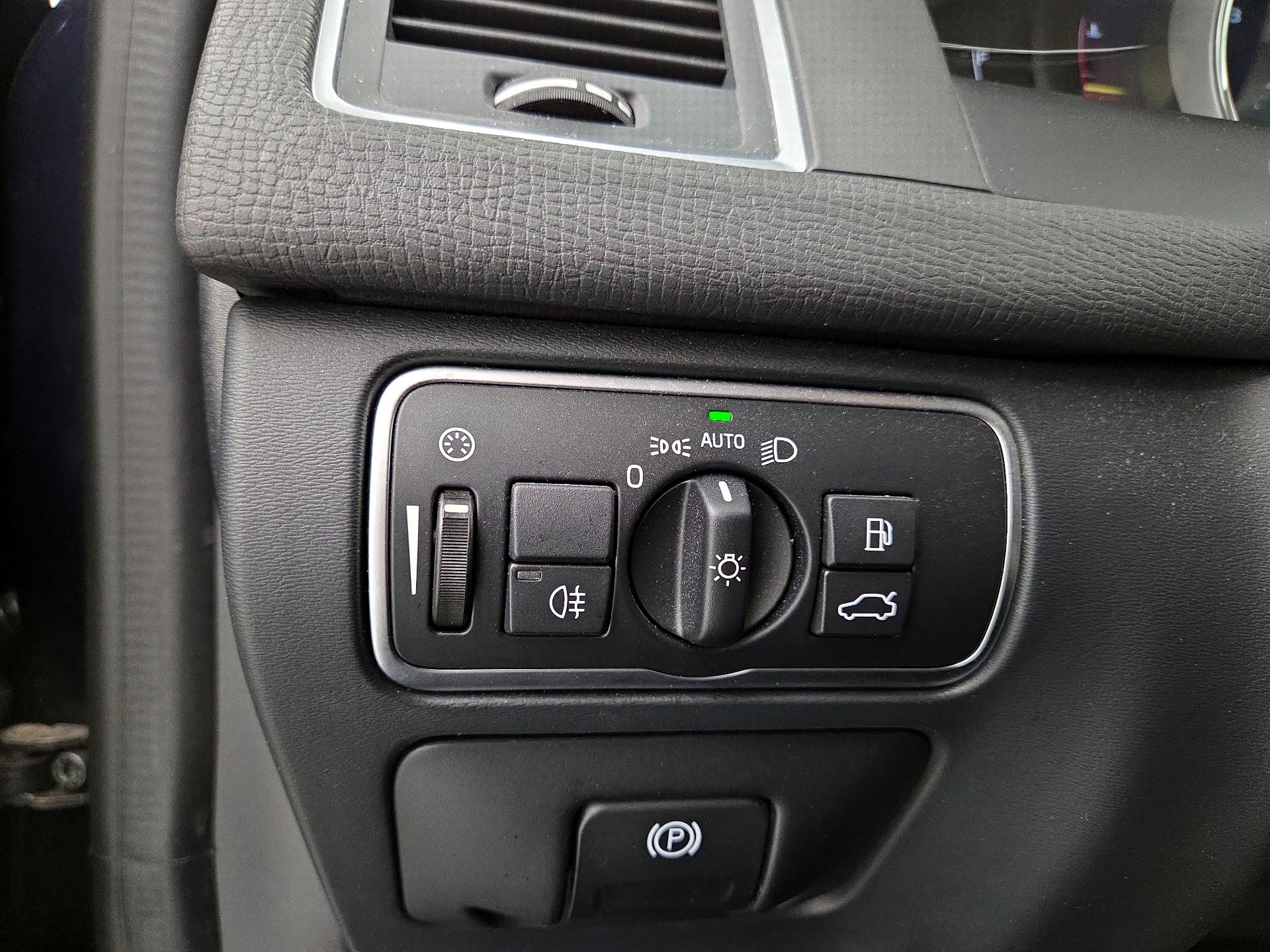 Thumbnail: 2017 Volvo XC60 - 13