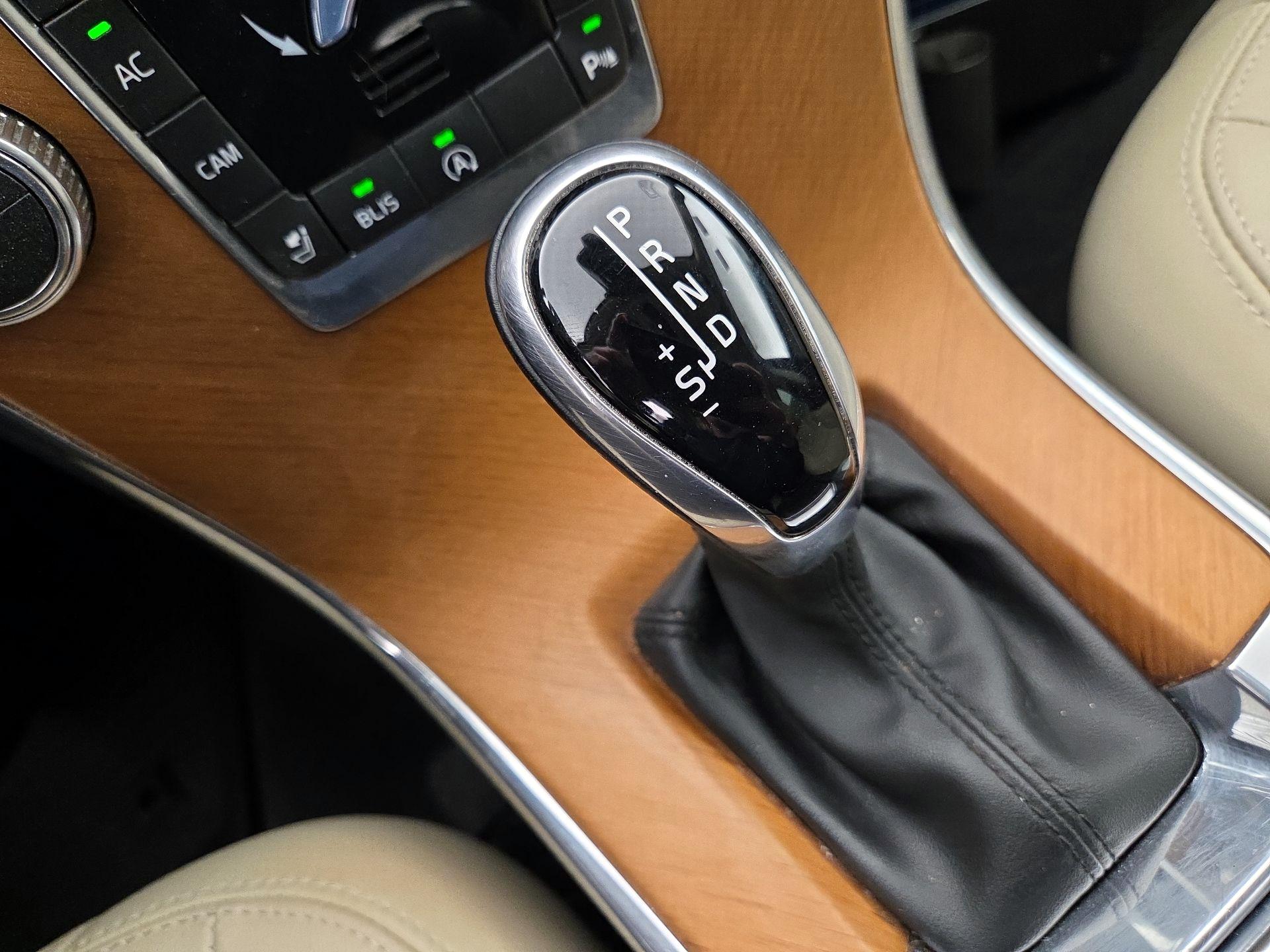 Thumbnail: 2017 Volvo XC60 - 17