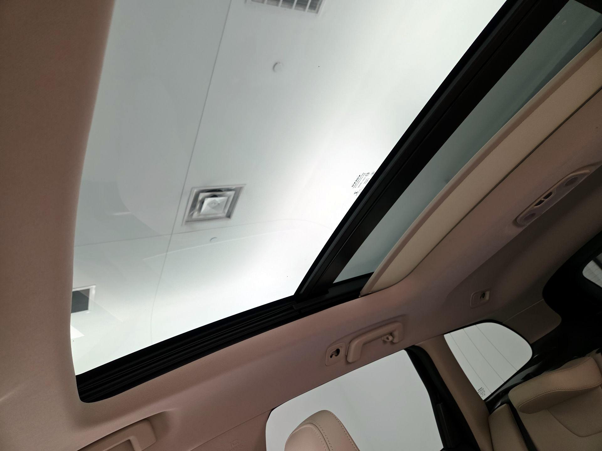 Thumbnail: 2017 Volvo XC60 - 18