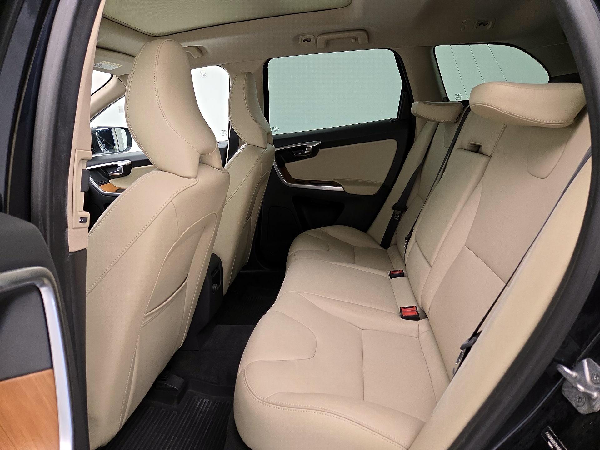 Thumbnail: 2017 Volvo XC60 - 19