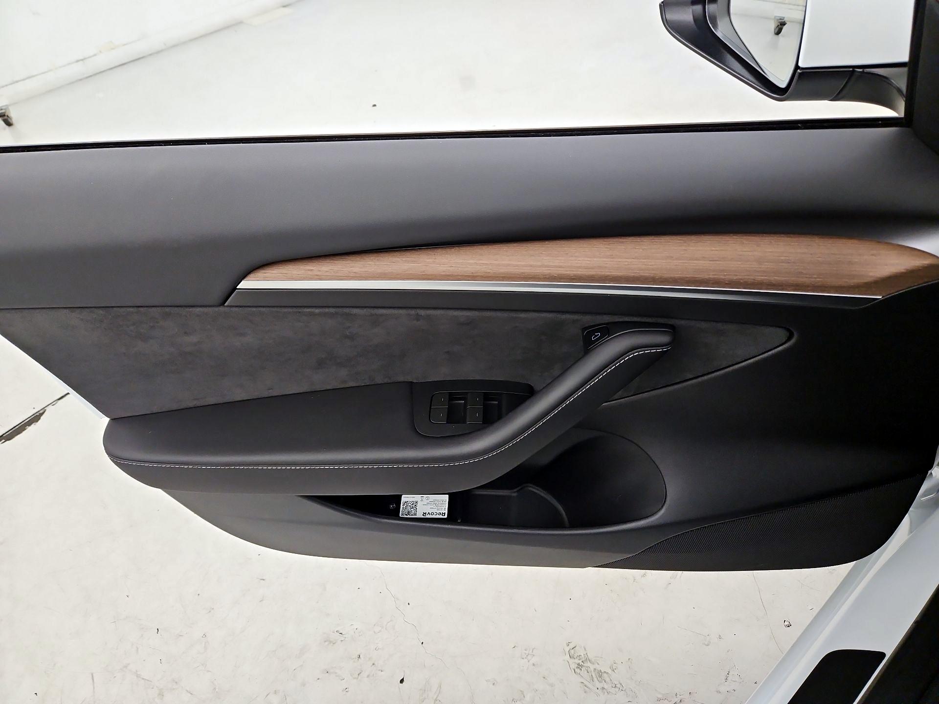 Thumbnail: 2023 Tesla Model 3 - 12