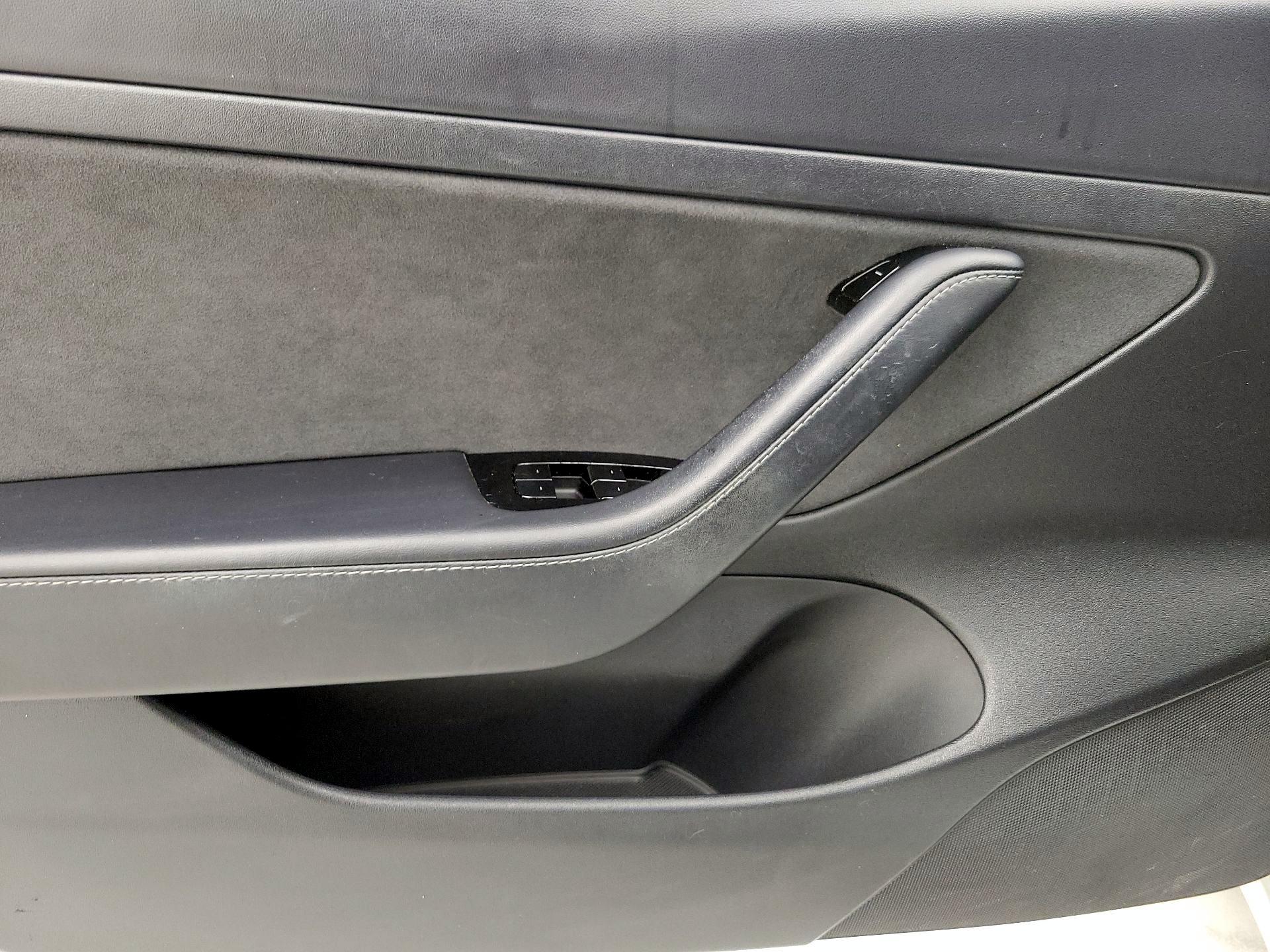 Thumbnail: 2020 Tesla Model 3 - 12