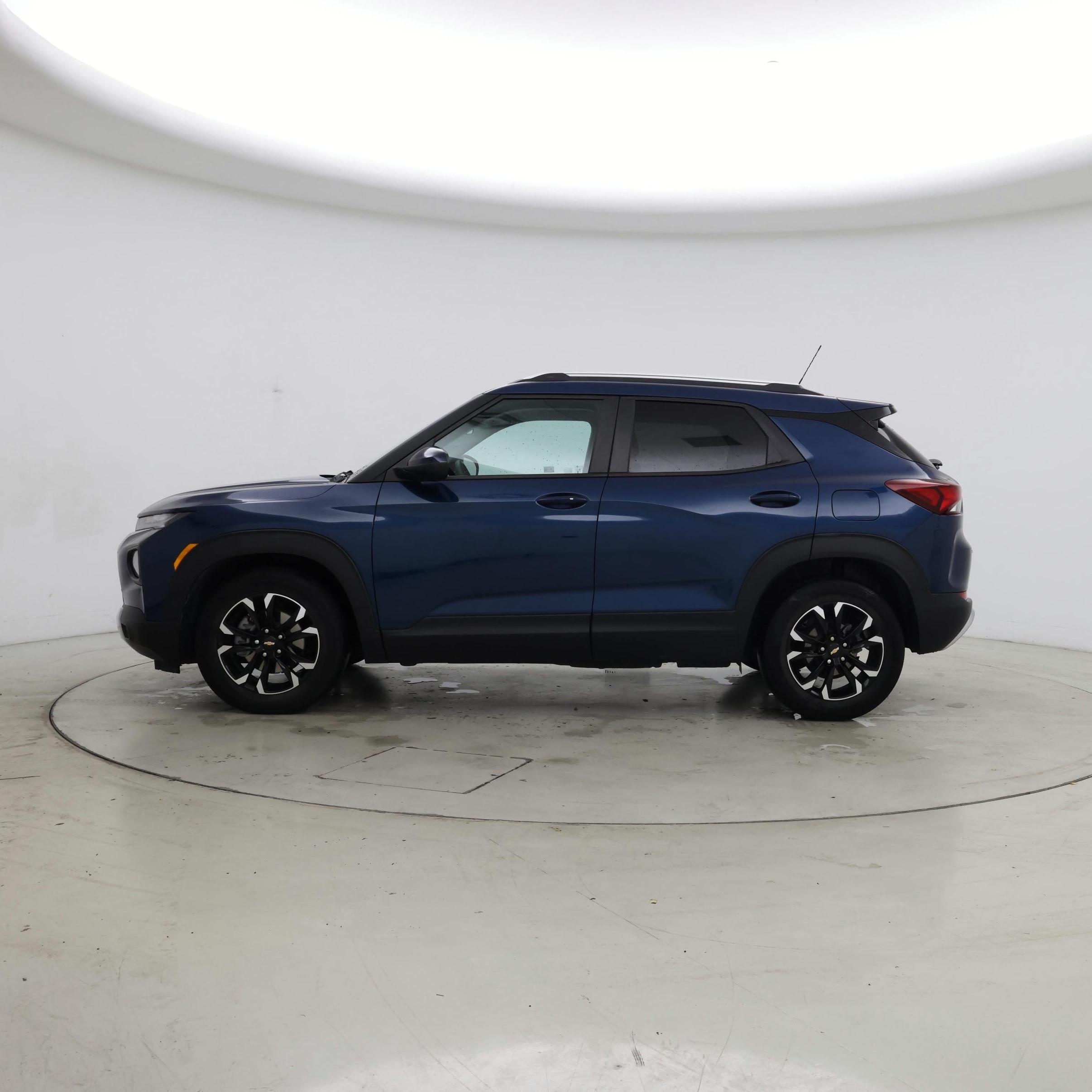 Thumbnail: 2021 Chevrolet TrailBlazer - 3