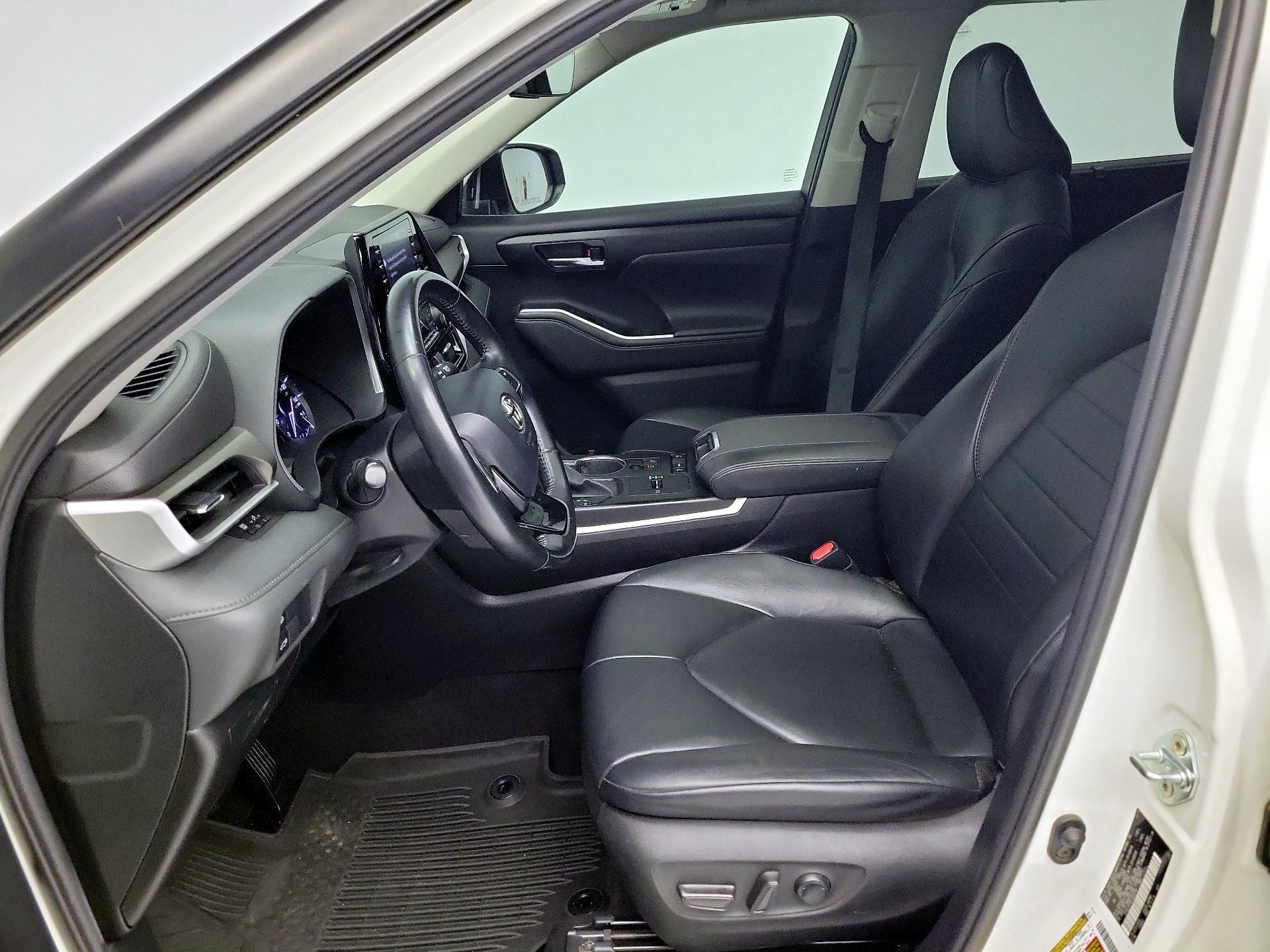 Thumbnail: 2020 Toyota Highlander - 11