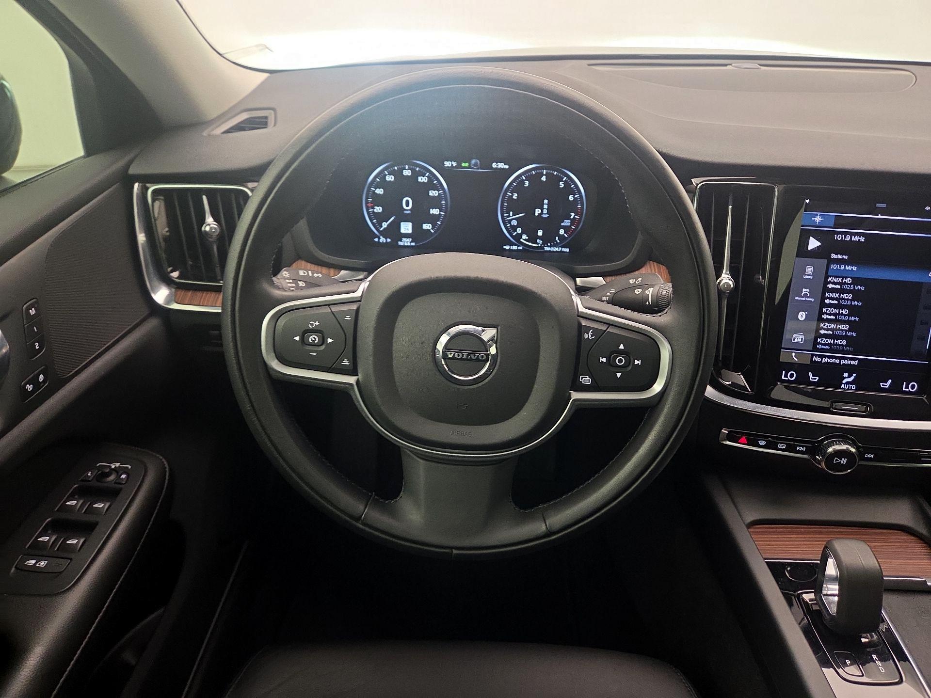 Thumbnail: 2022 Volvo S60 - 10