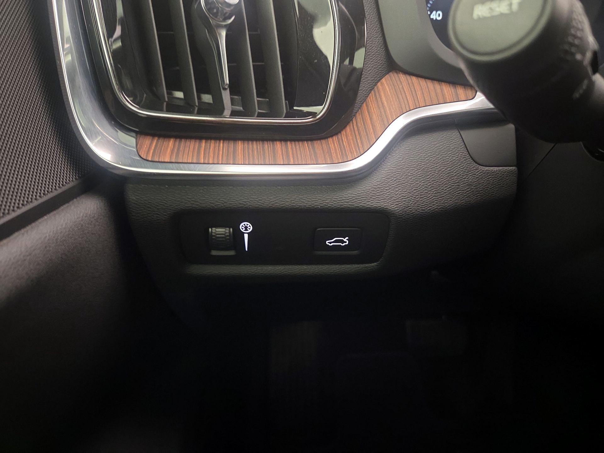 Thumbnail: 2022 Volvo S60 - 13