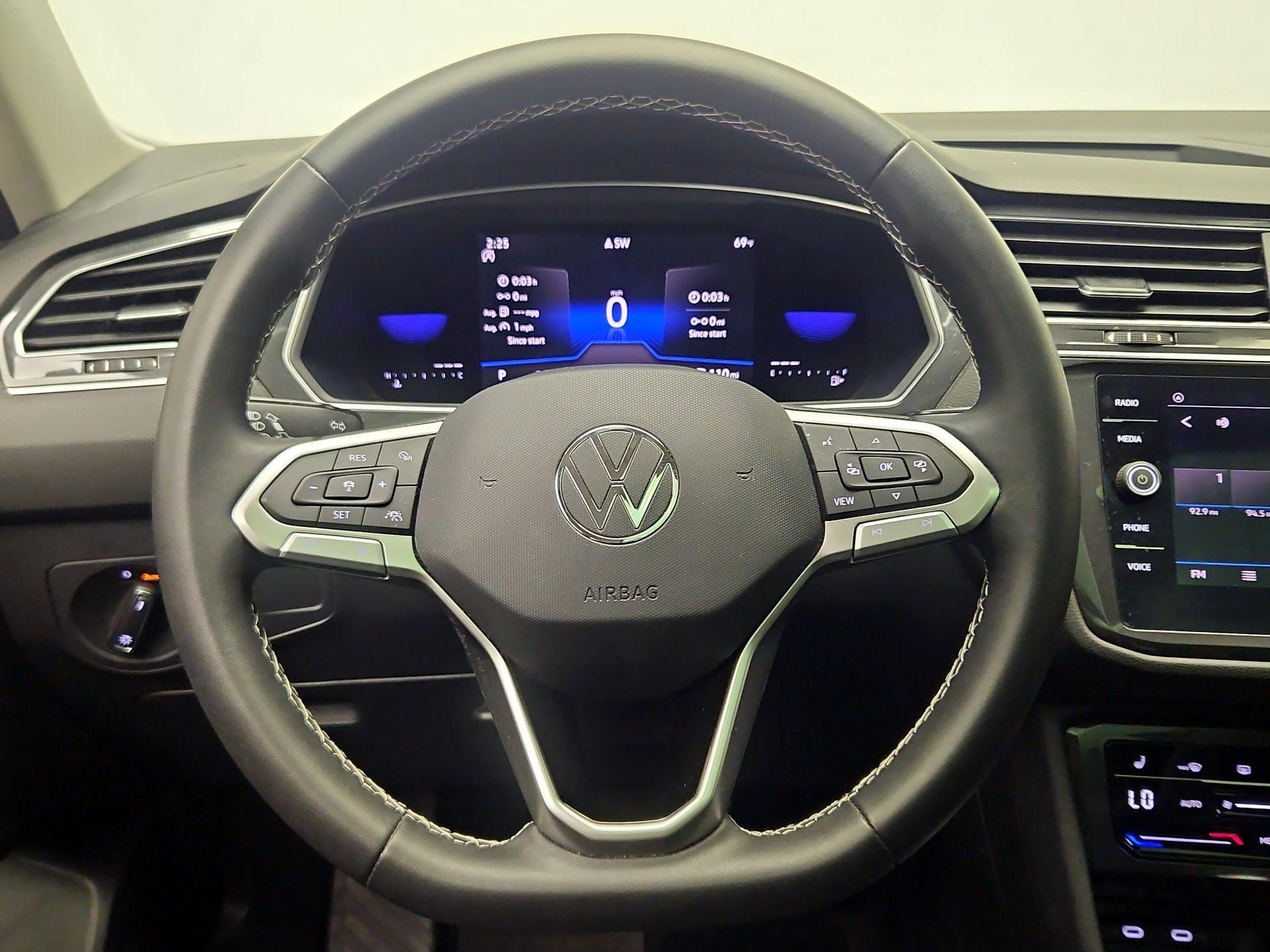Thumbnail: 2022 Volkswagen Tiguan - 10