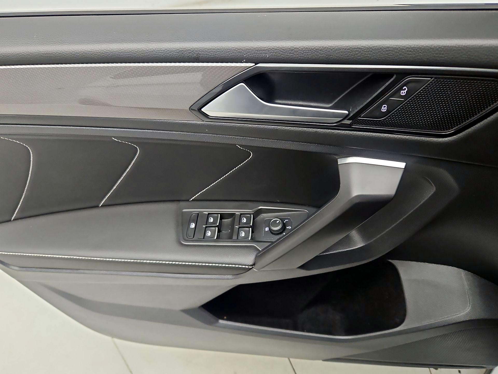 Thumbnail: 2022 Volkswagen Tiguan - 12