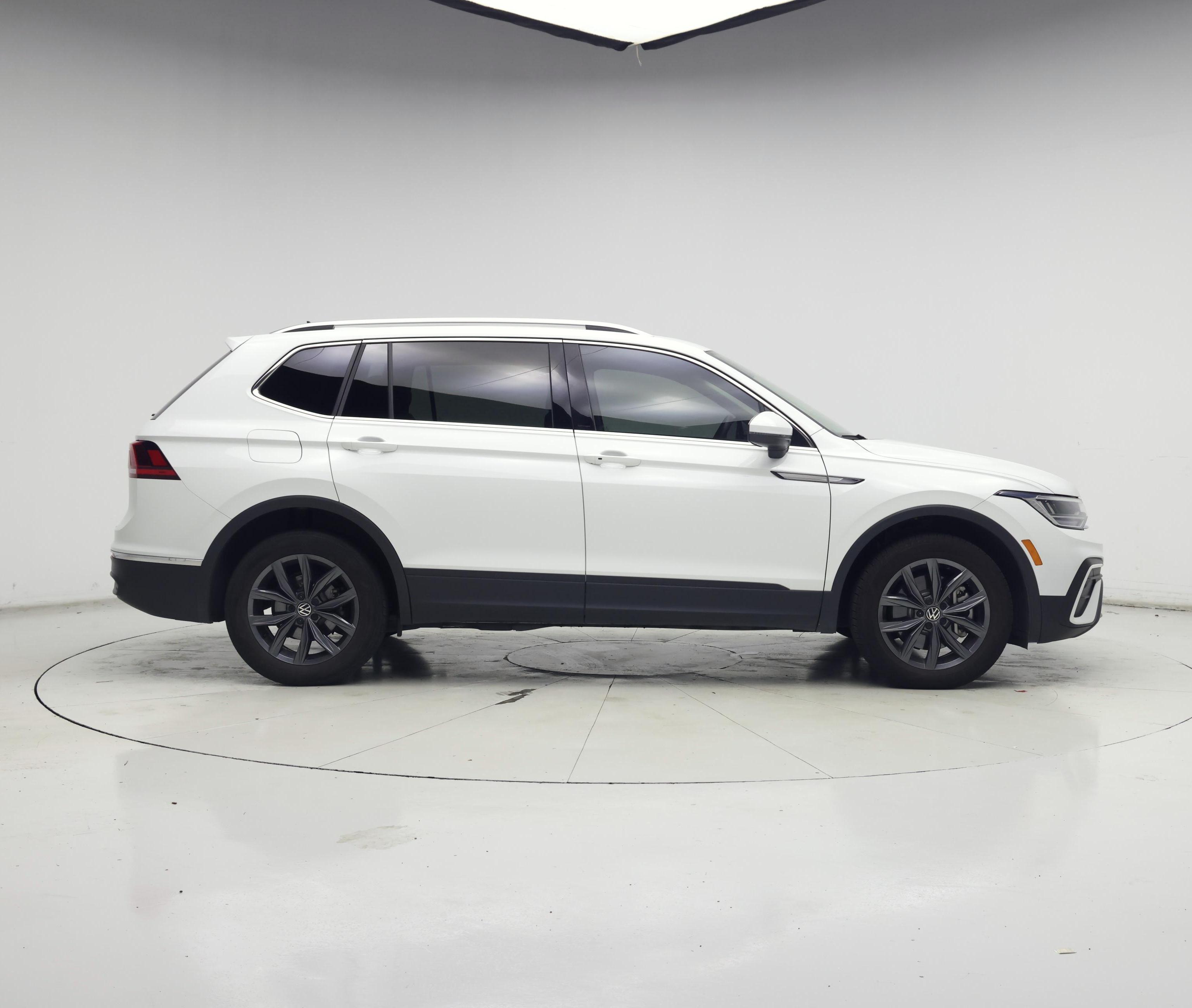 Thumbnail: 2022 Volkswagen Tiguan - 7