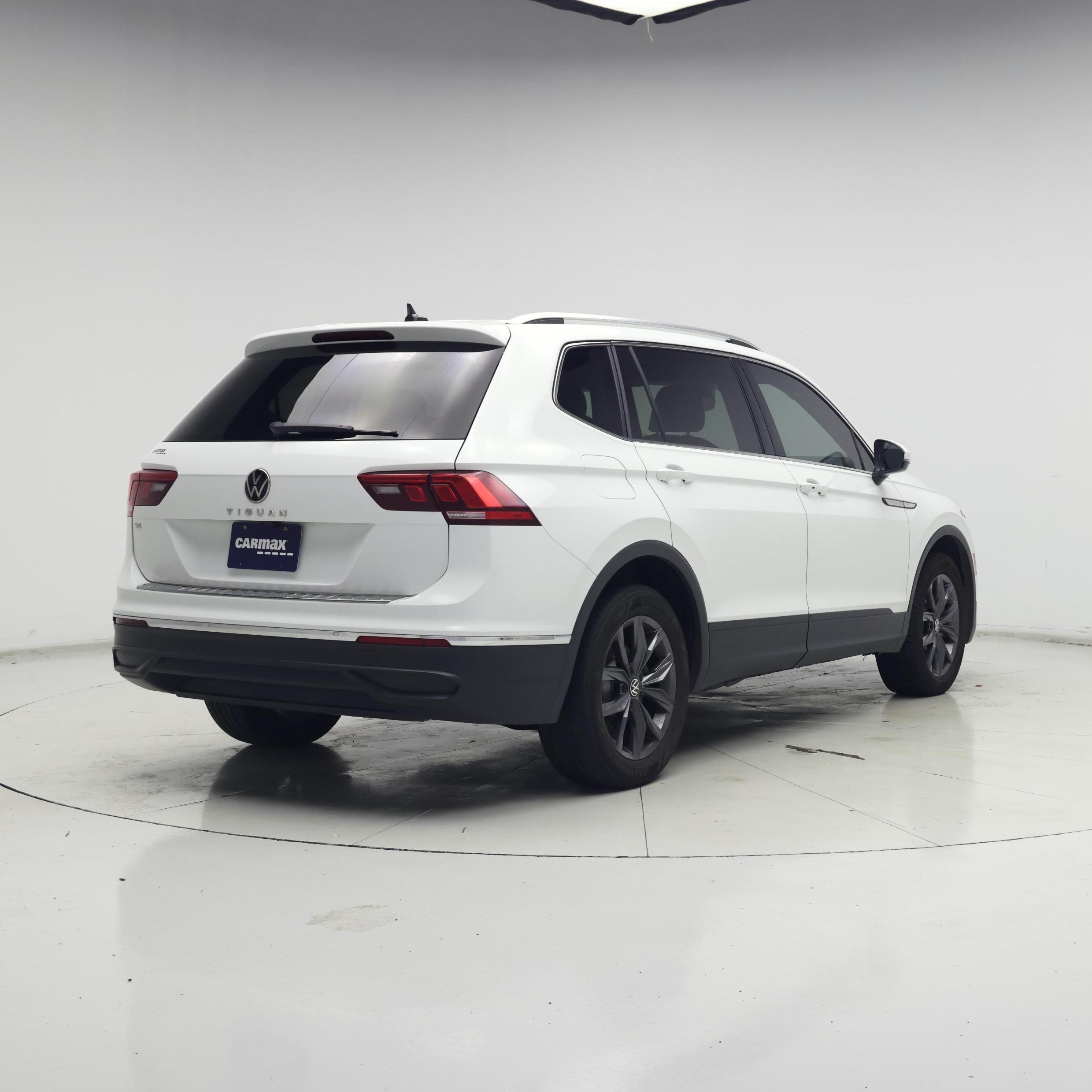 Thumbnail: 2022 Volkswagen Tiguan - 8