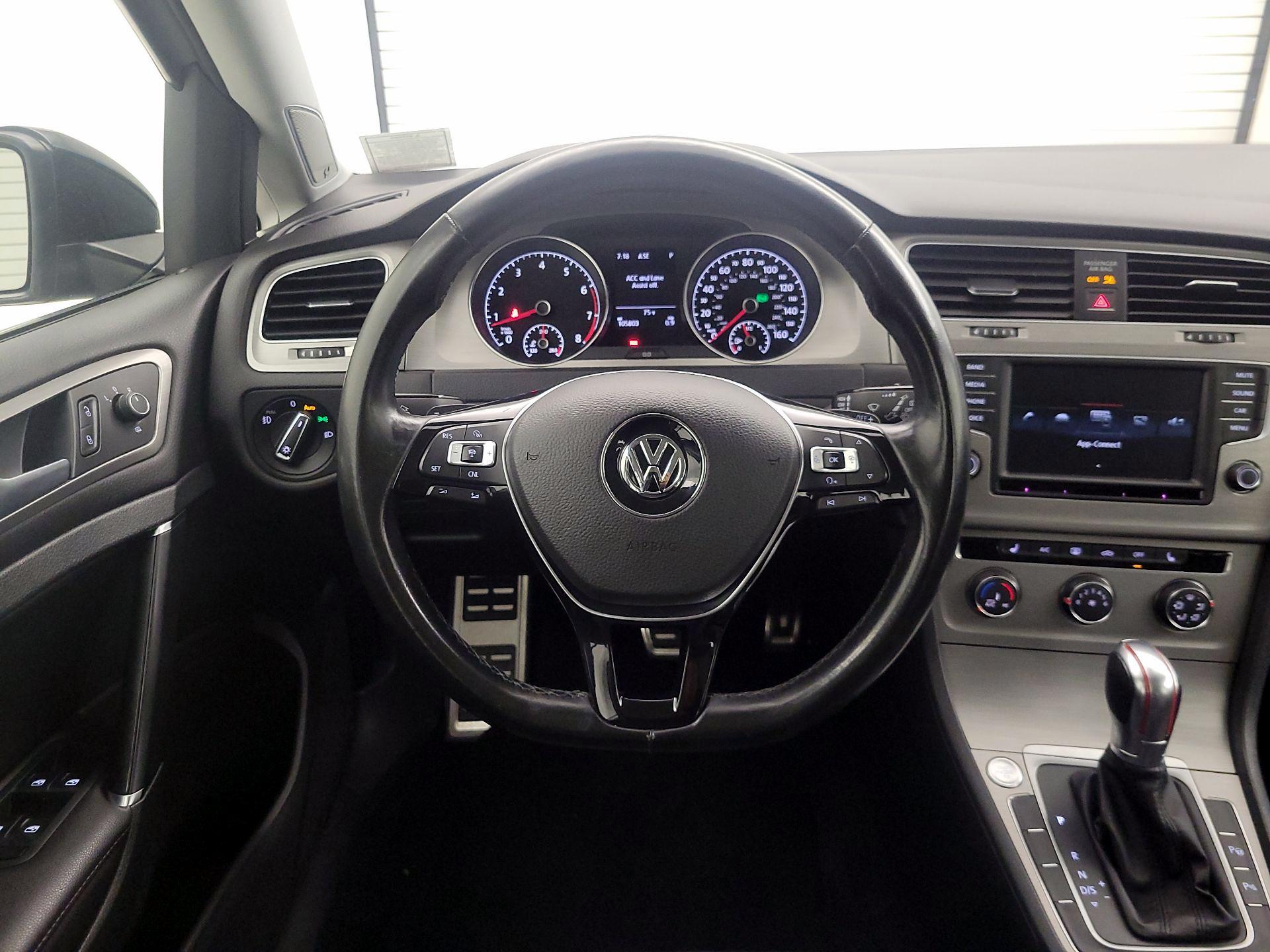 Thumbnail: 2016 Volkswagen Golf - 10