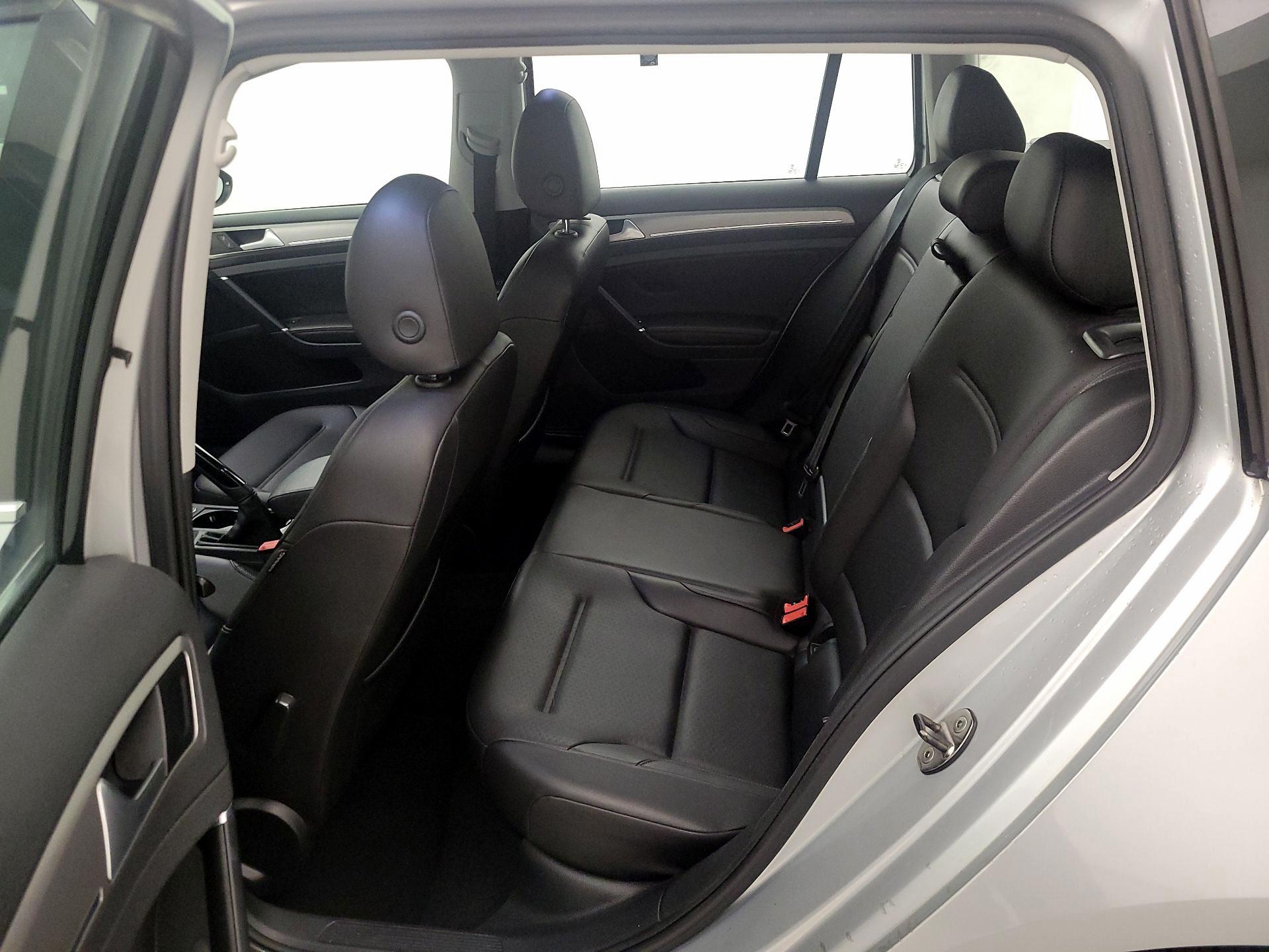 Thumbnail: 2016 Volkswagen Golf - 19