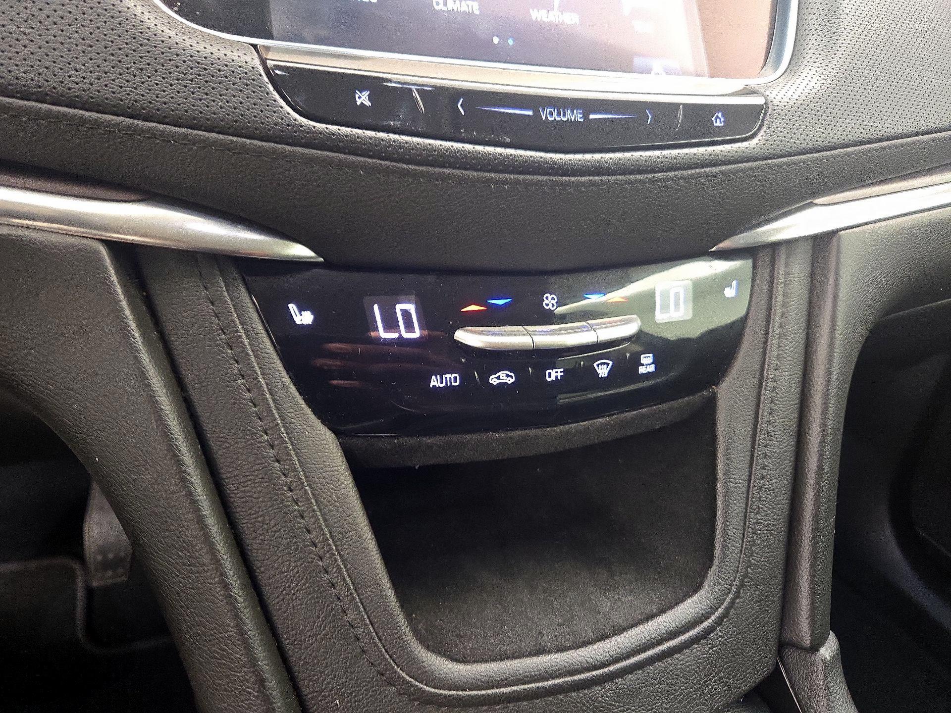 Thumbnail: 2018 Cadillac XT5 - 17