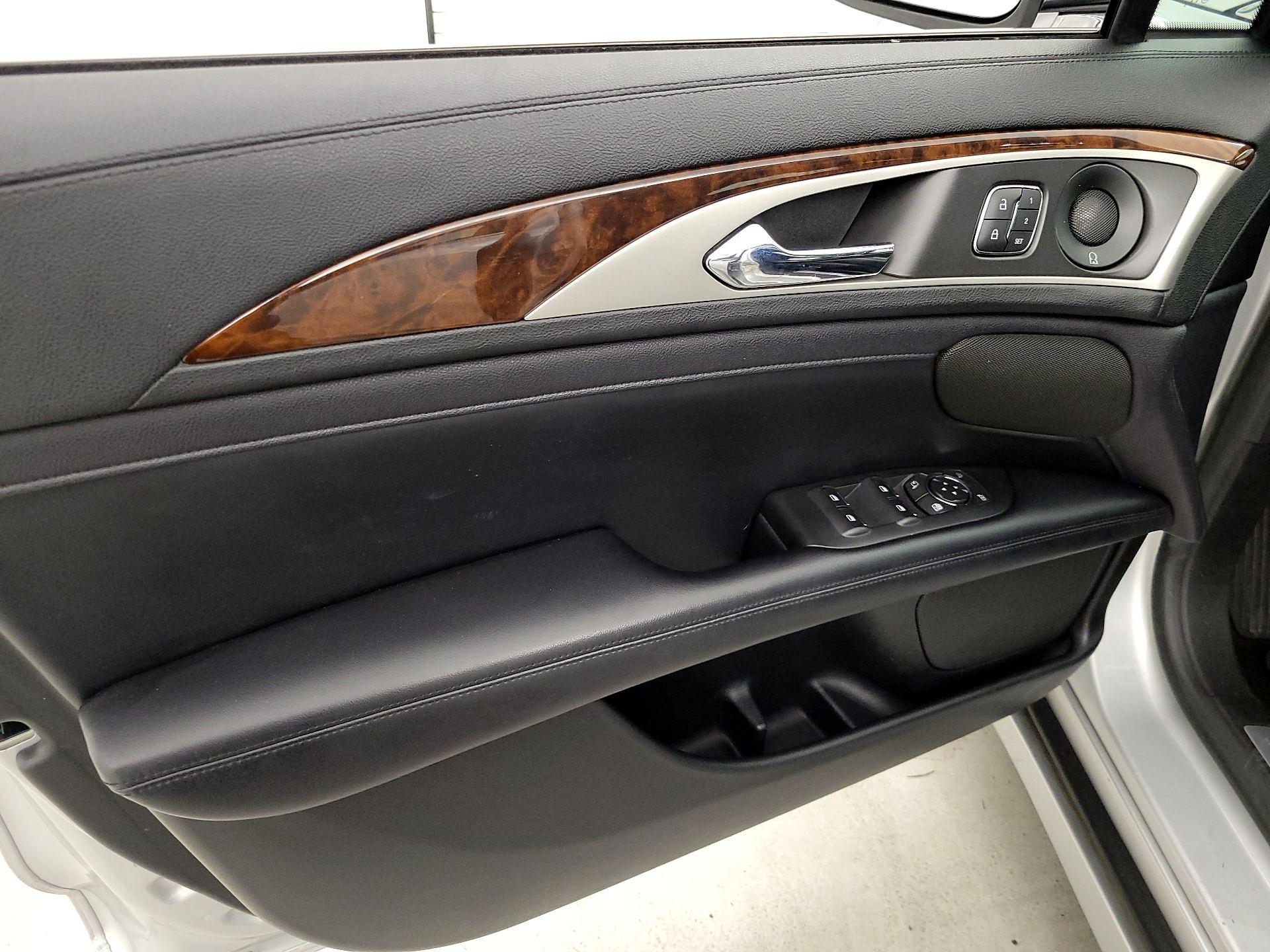 Thumbnail: 2019 Lincoln MKZ - 12