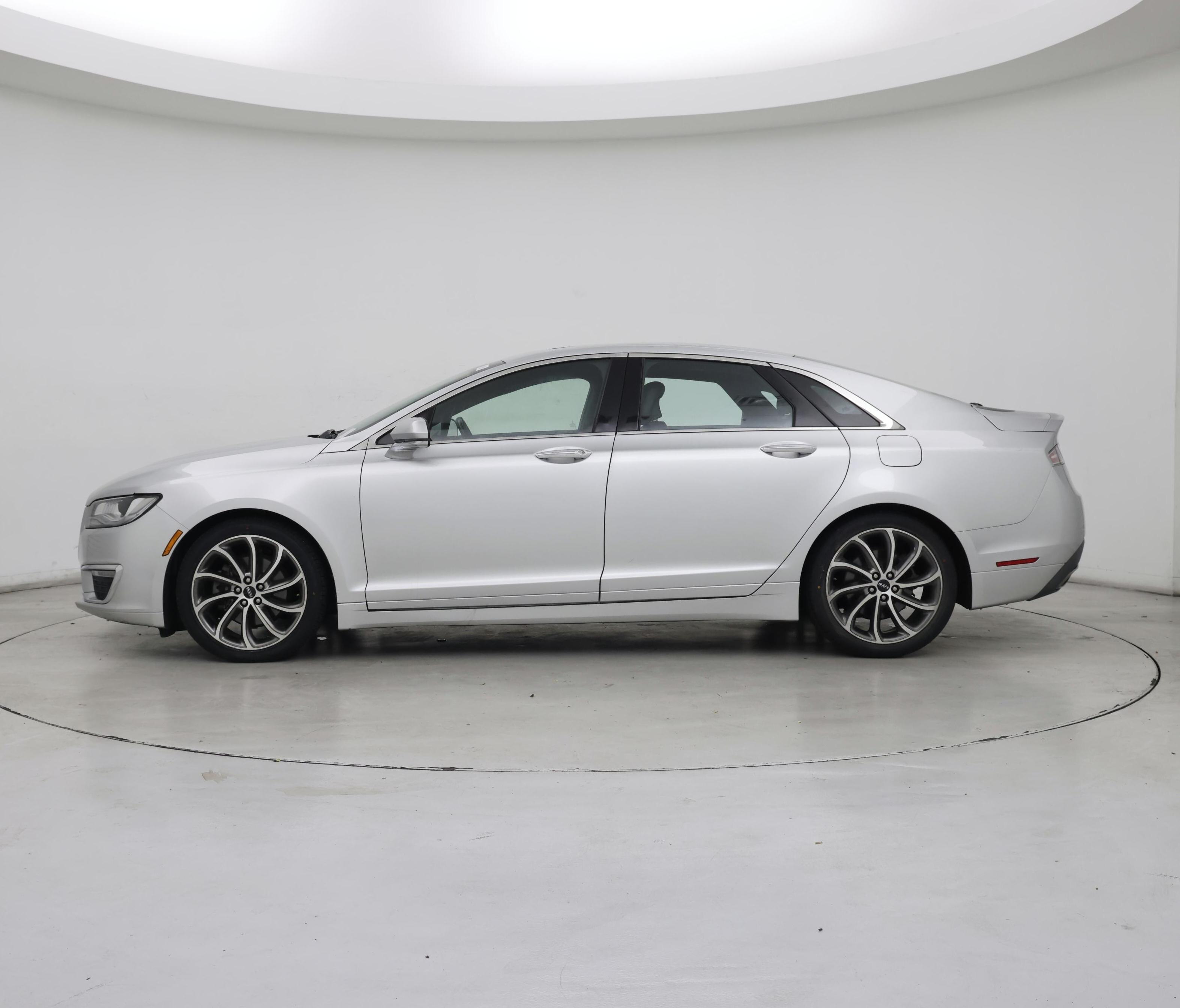 Thumbnail: 2019 Lincoln MKZ - 3