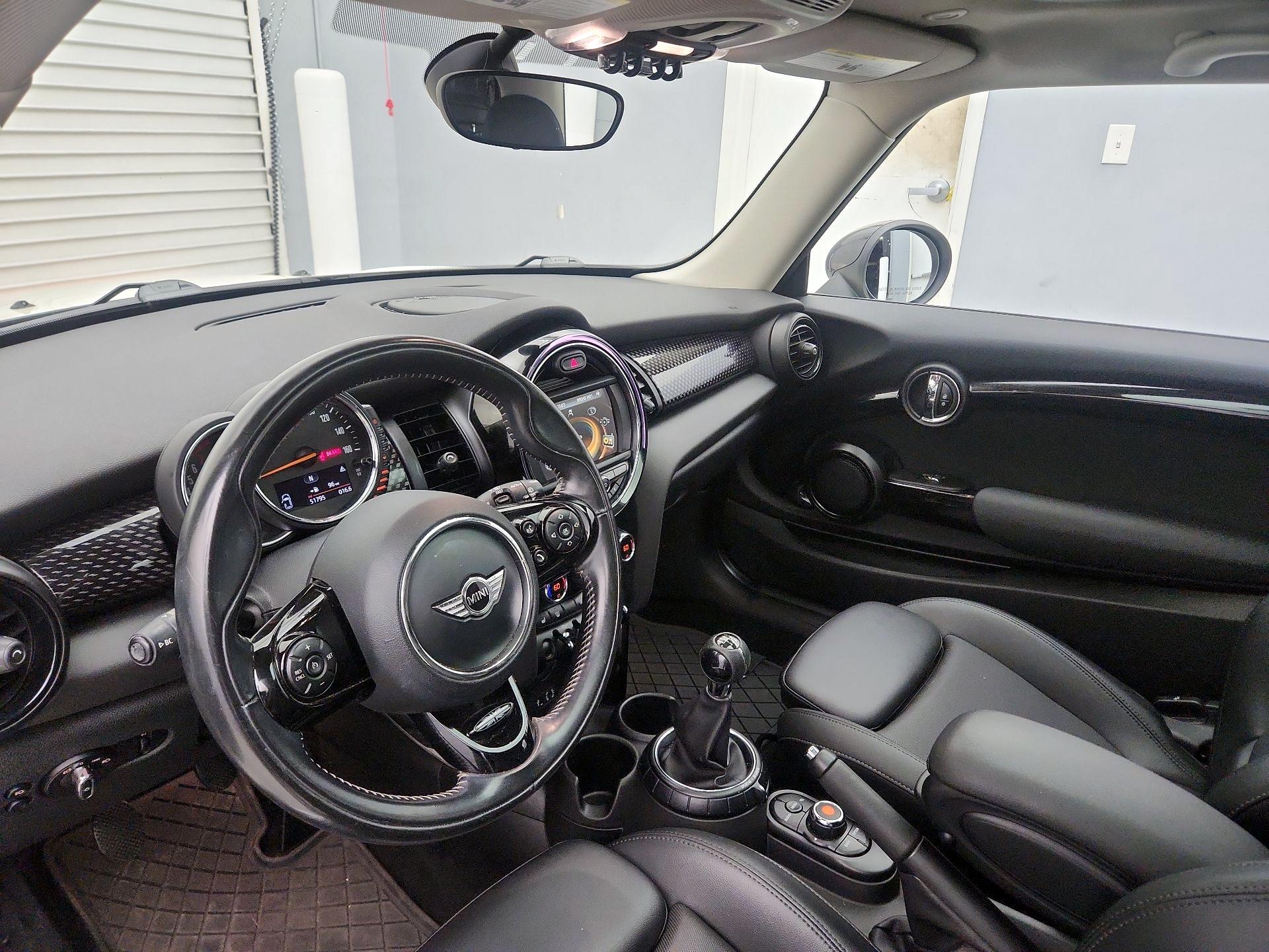 Thumbnail: 2017 MINI Cooper Hardtop - 9