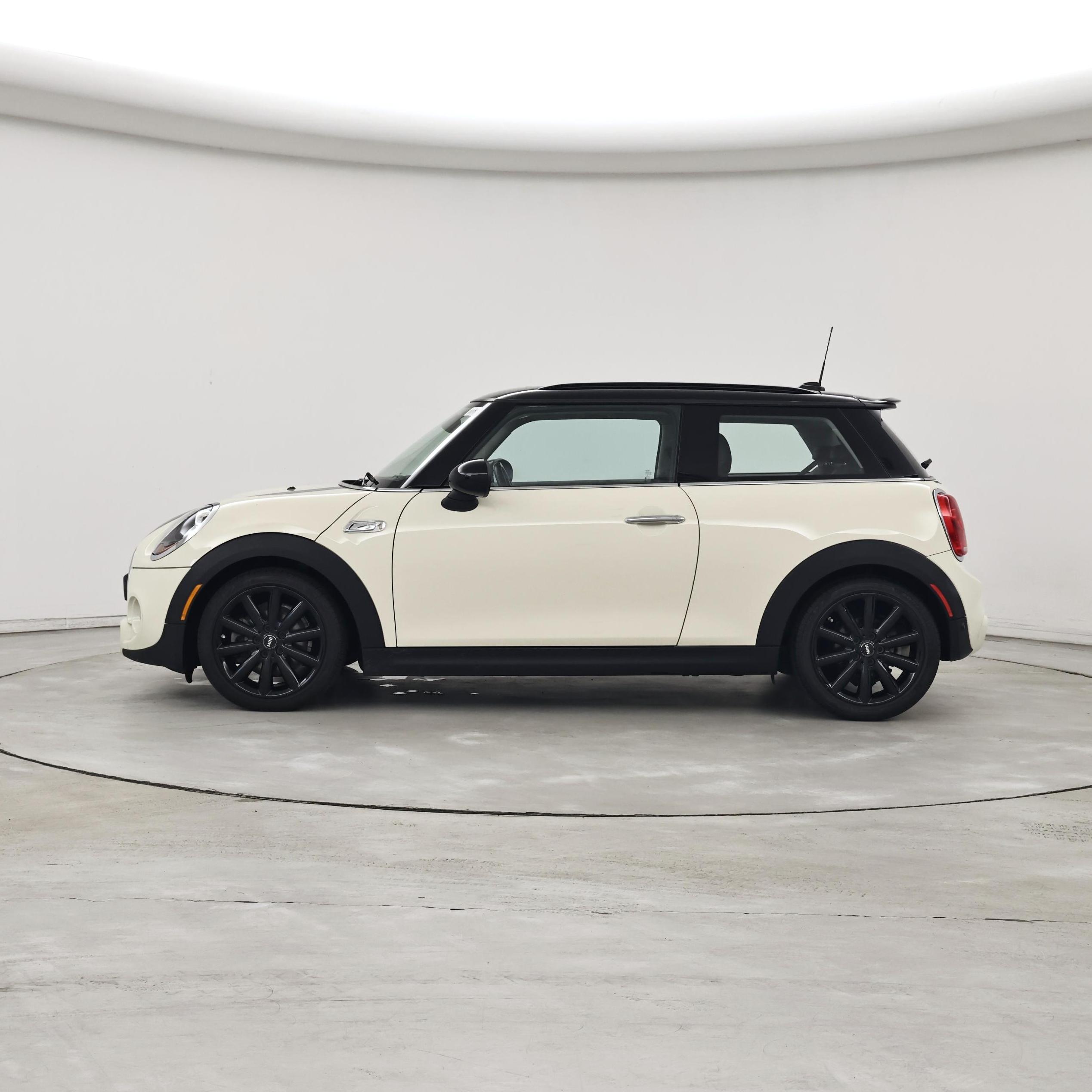 Thumbnail: 2017 MINI Cooper Hardtop - 3