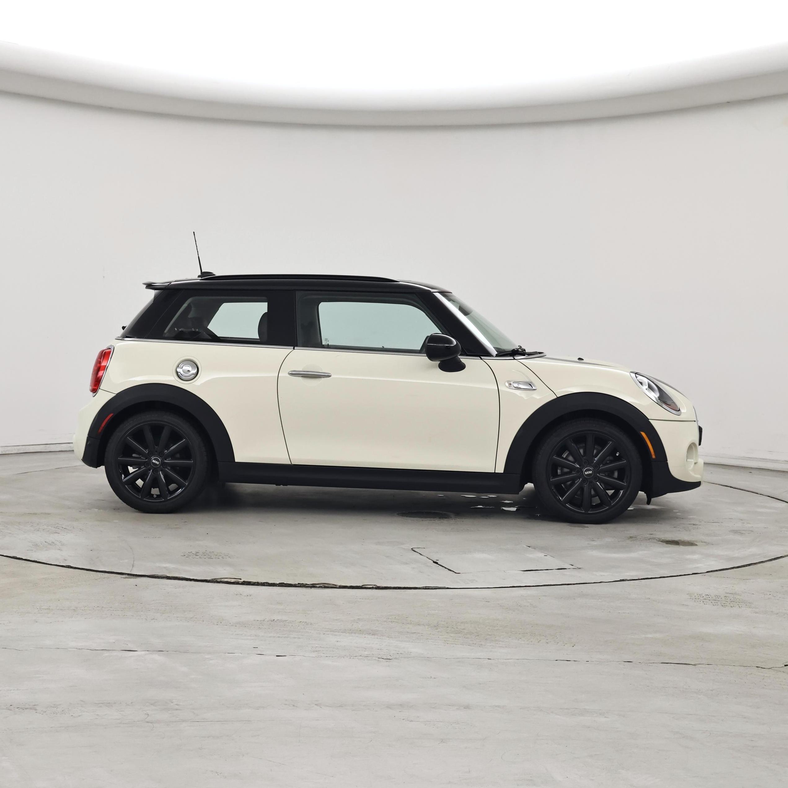 Thumbnail: 2017 MINI Cooper Hardtop - 7