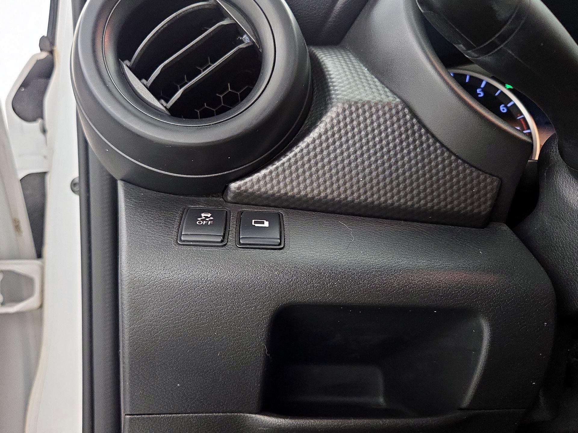 Thumbnail: 2019 Nissan Kicks - 13