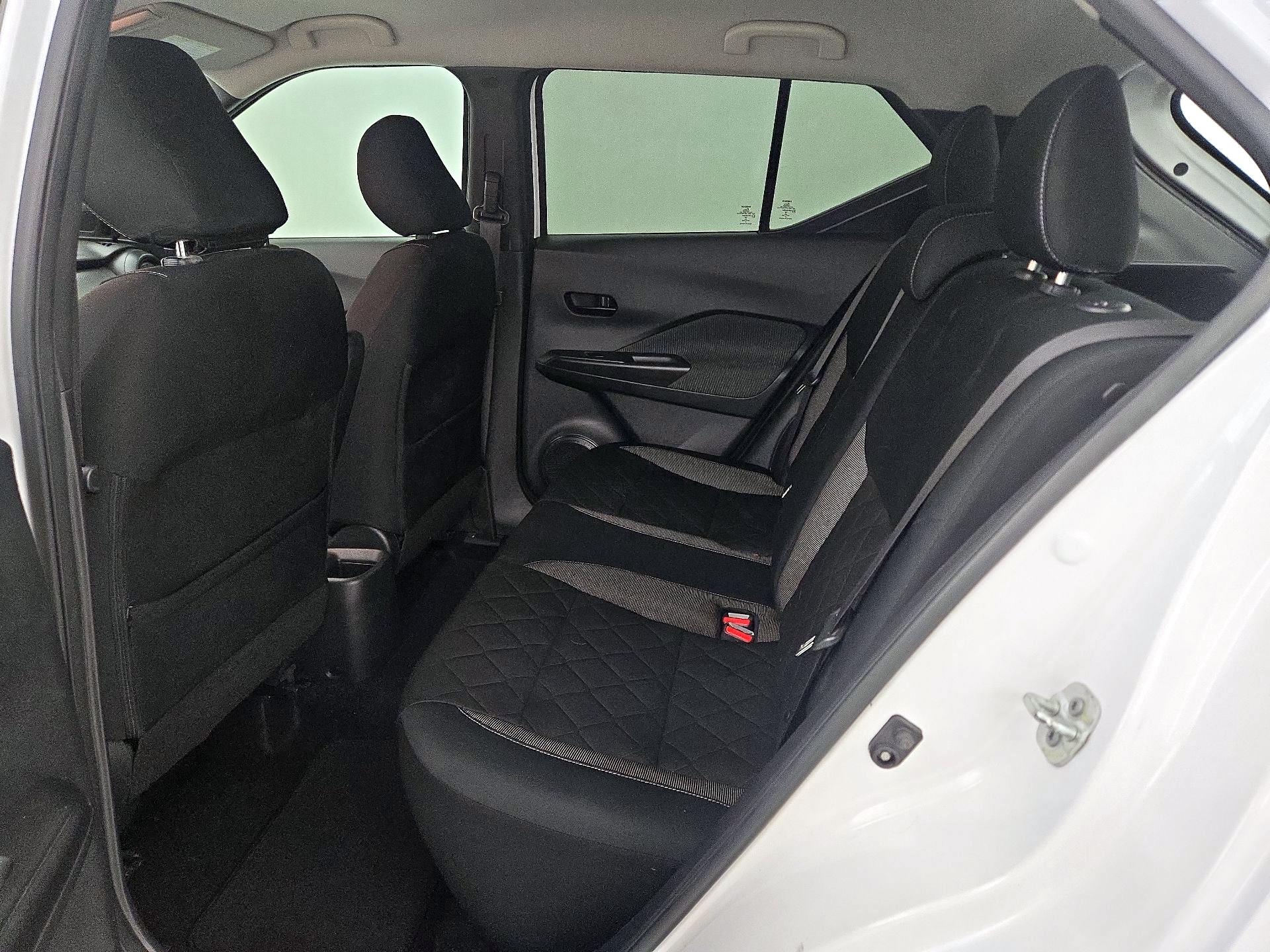 Thumbnail: 2019 Nissan Kicks - 19