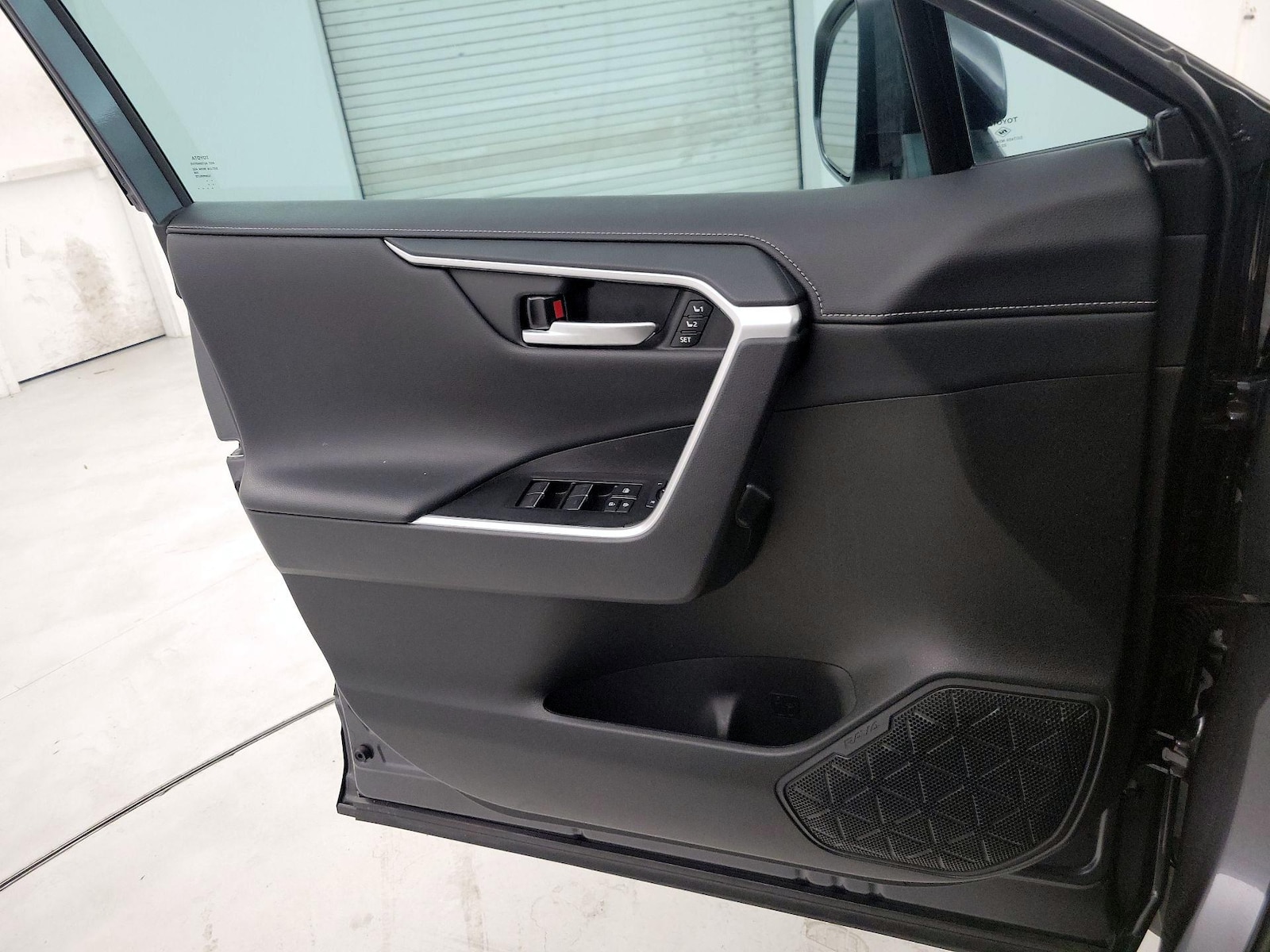 2023 Toyota RAV4 Limited - Photo 13