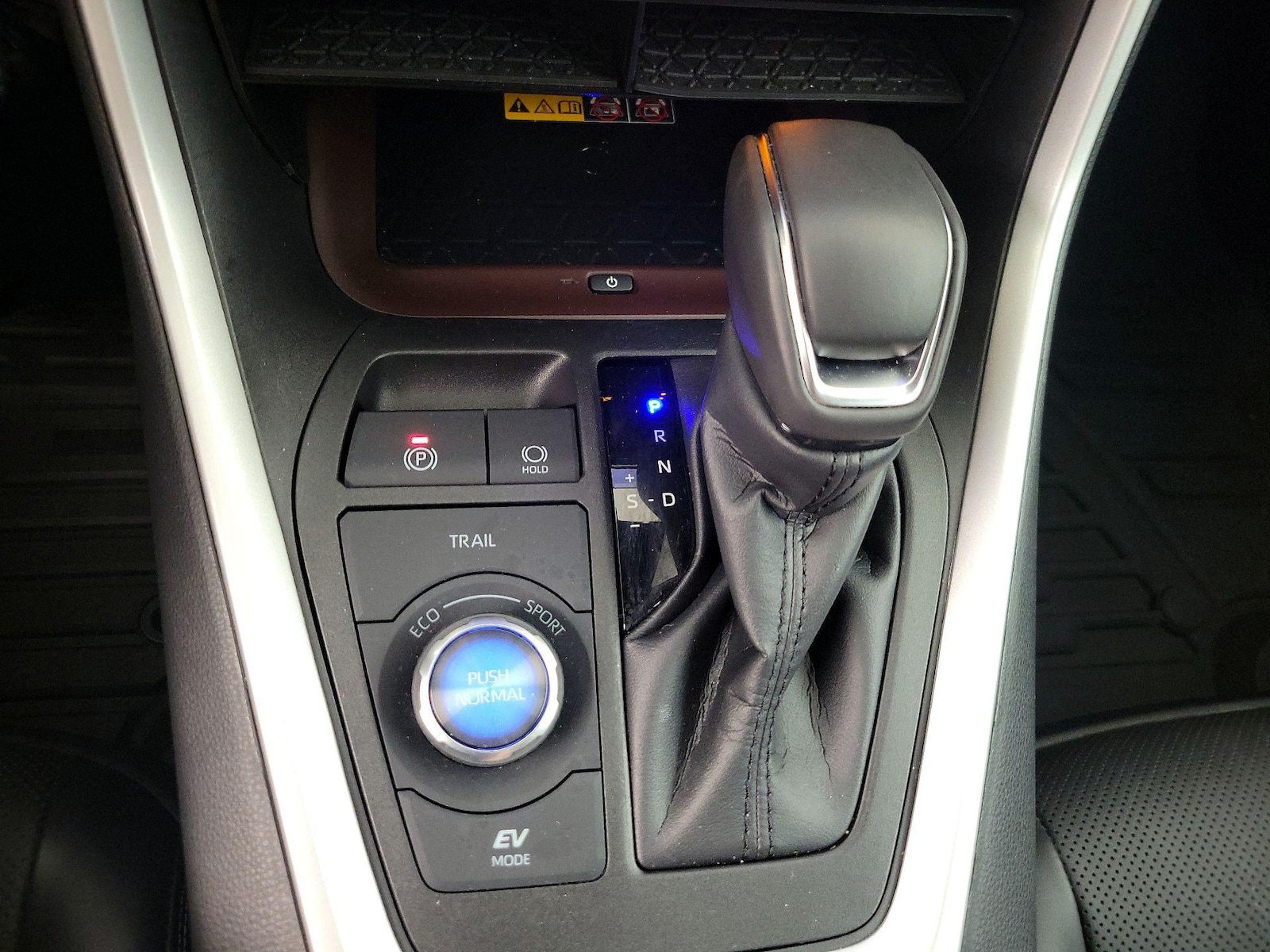 2023 Toyota RAV4 Limited - Photo 18
