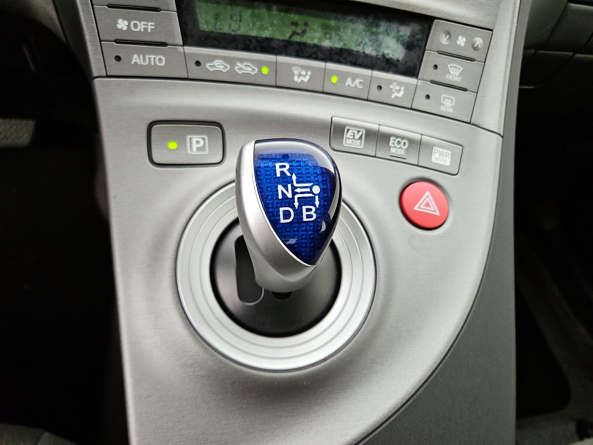Thumbnail: 2015 Toyota Prius - 16