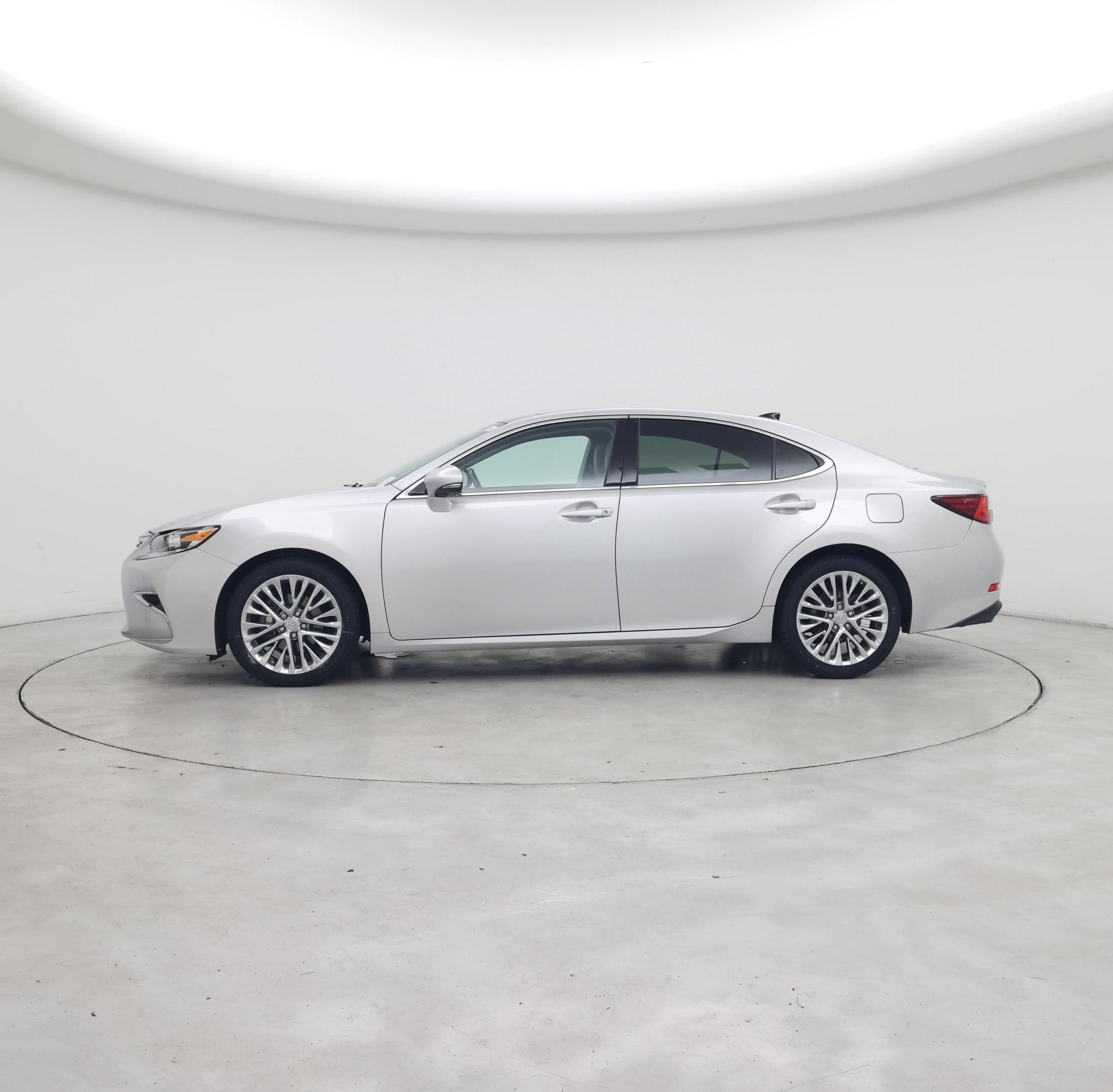 Thumbnail: 2018 Lexus ES - 3