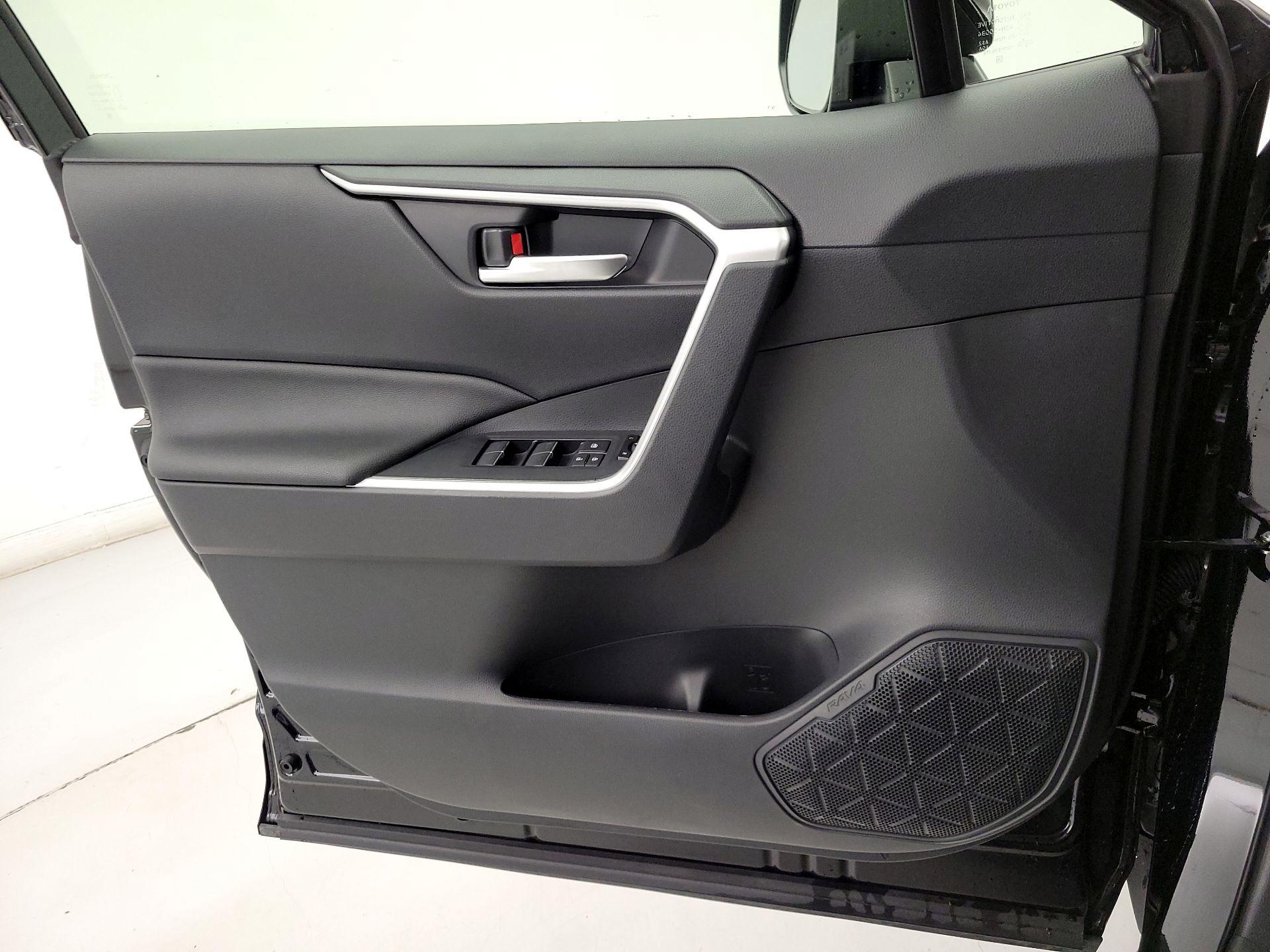 Thumbnail: 2025 Toyota RAV4 - 12