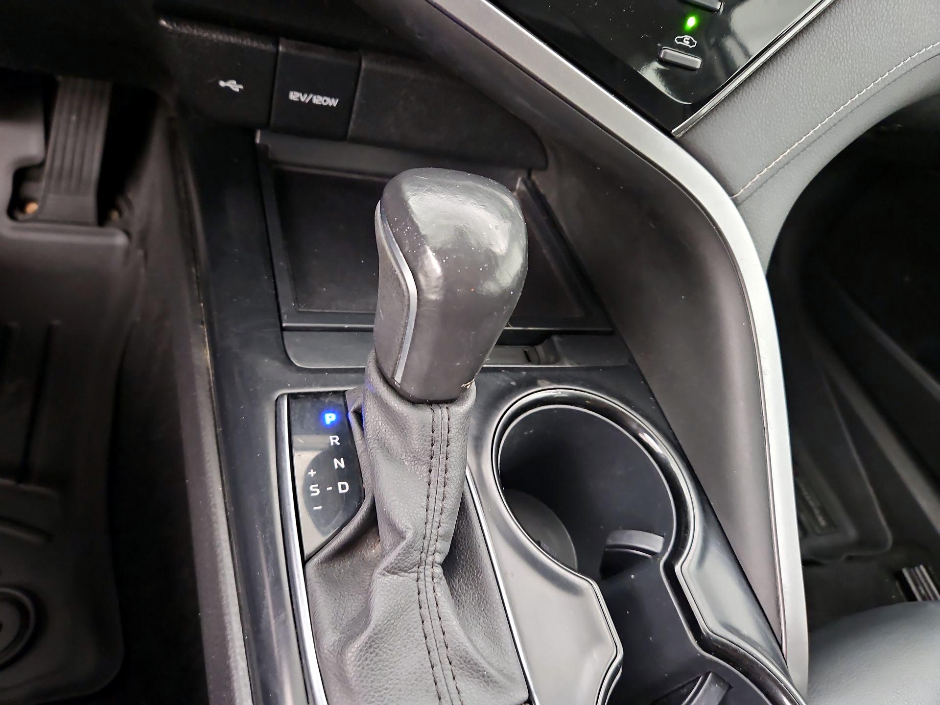 Thumbnail: 2020 Toyota Camry - 17