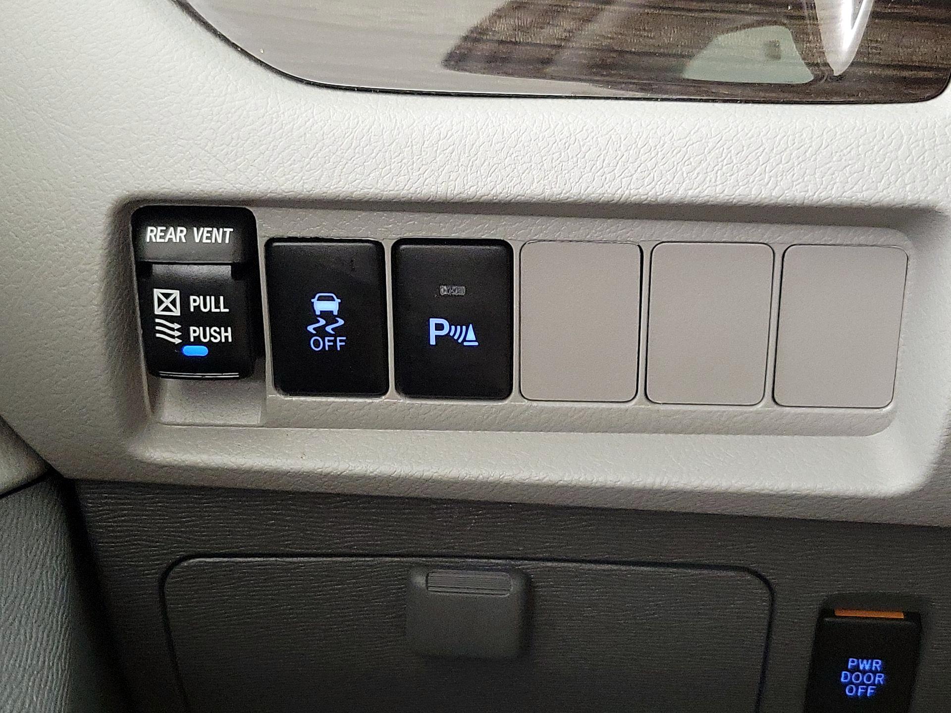 Thumbnail: 2020 Toyota Sienna - 13