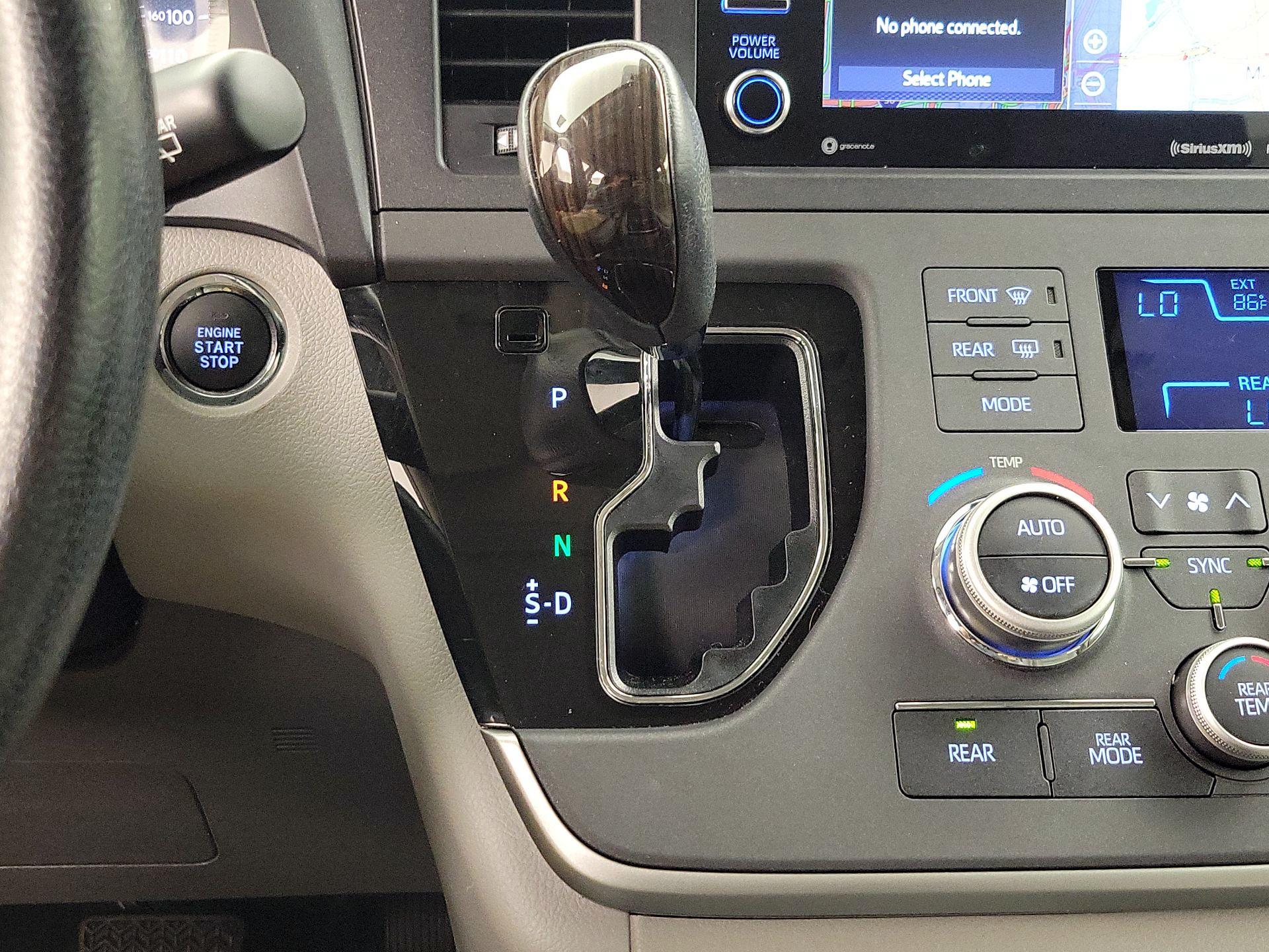 Thumbnail: 2020 Toyota Sienna - 17