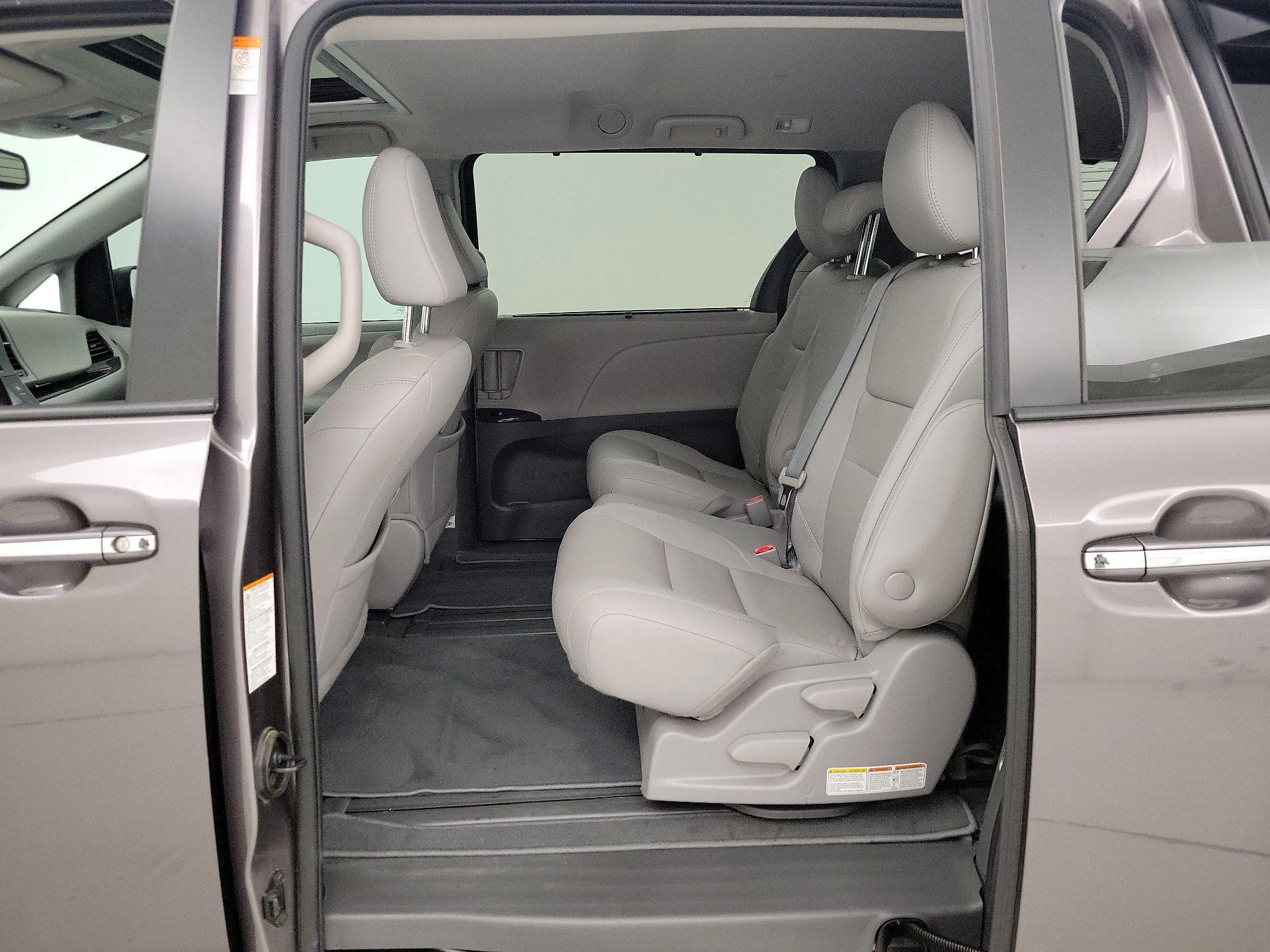 Thumbnail: 2020 Toyota Sienna - 20