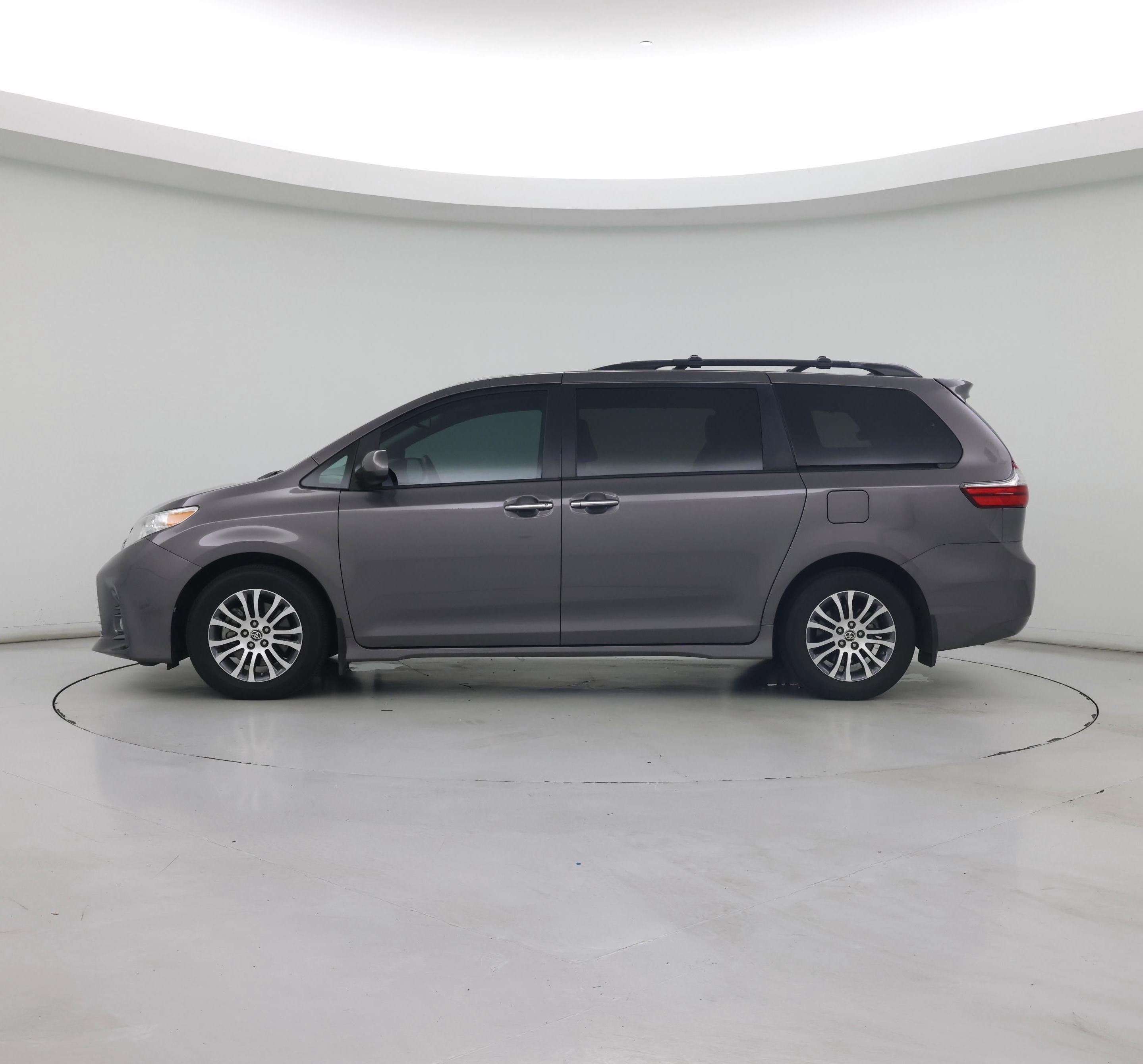 Thumbnail: 2020 Toyota Sienna - 3