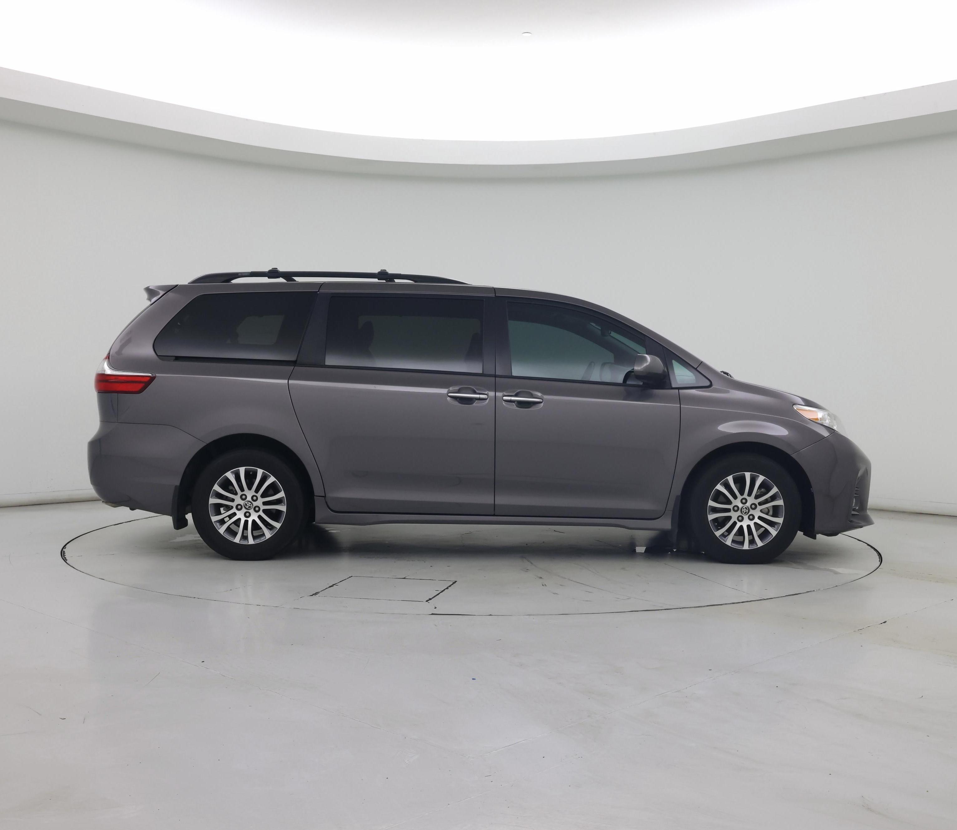 Thumbnail: 2020 Toyota Sienna - 7