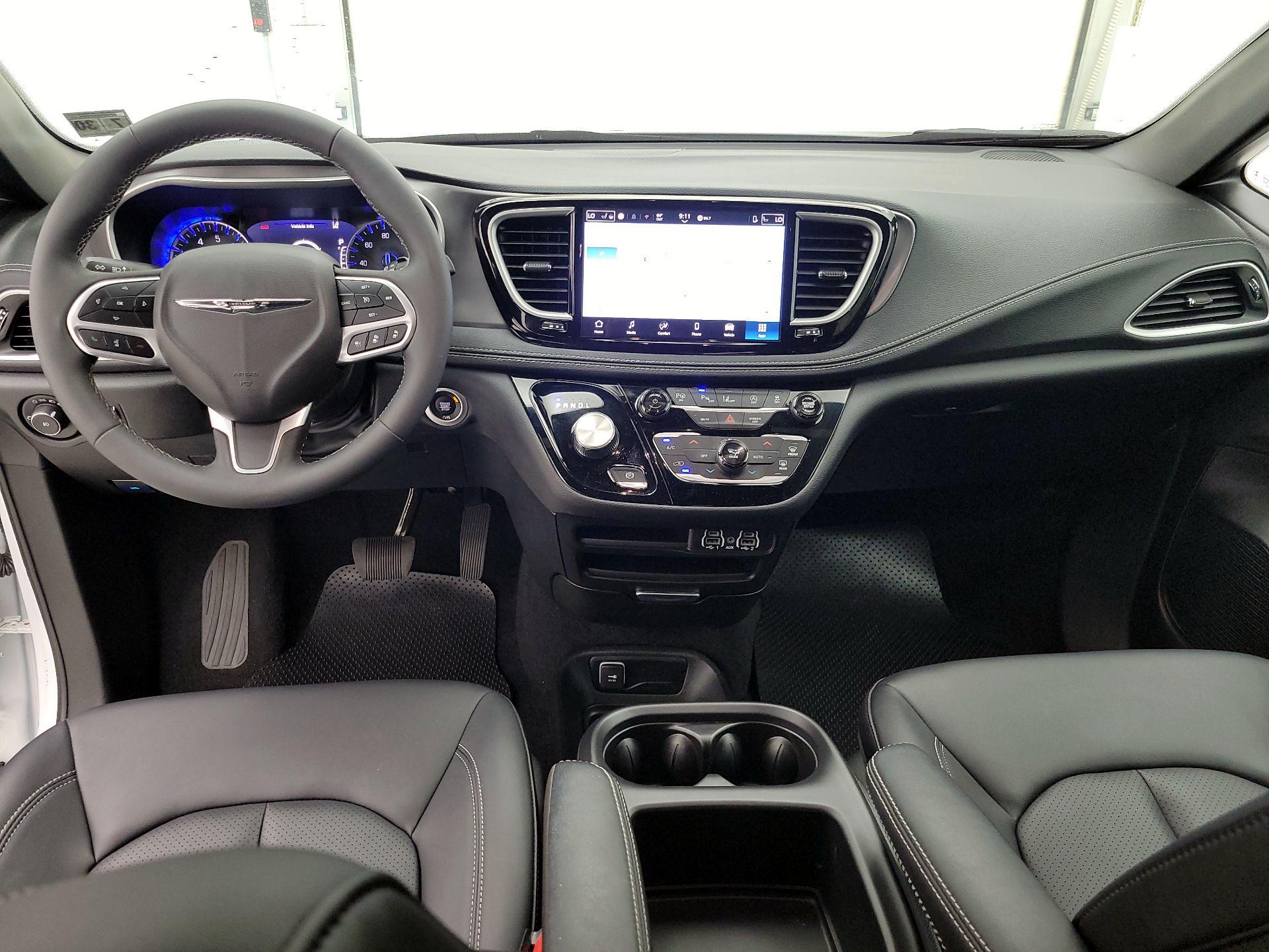 Thumbnail: 2025 Chrysler Pacifica - 9