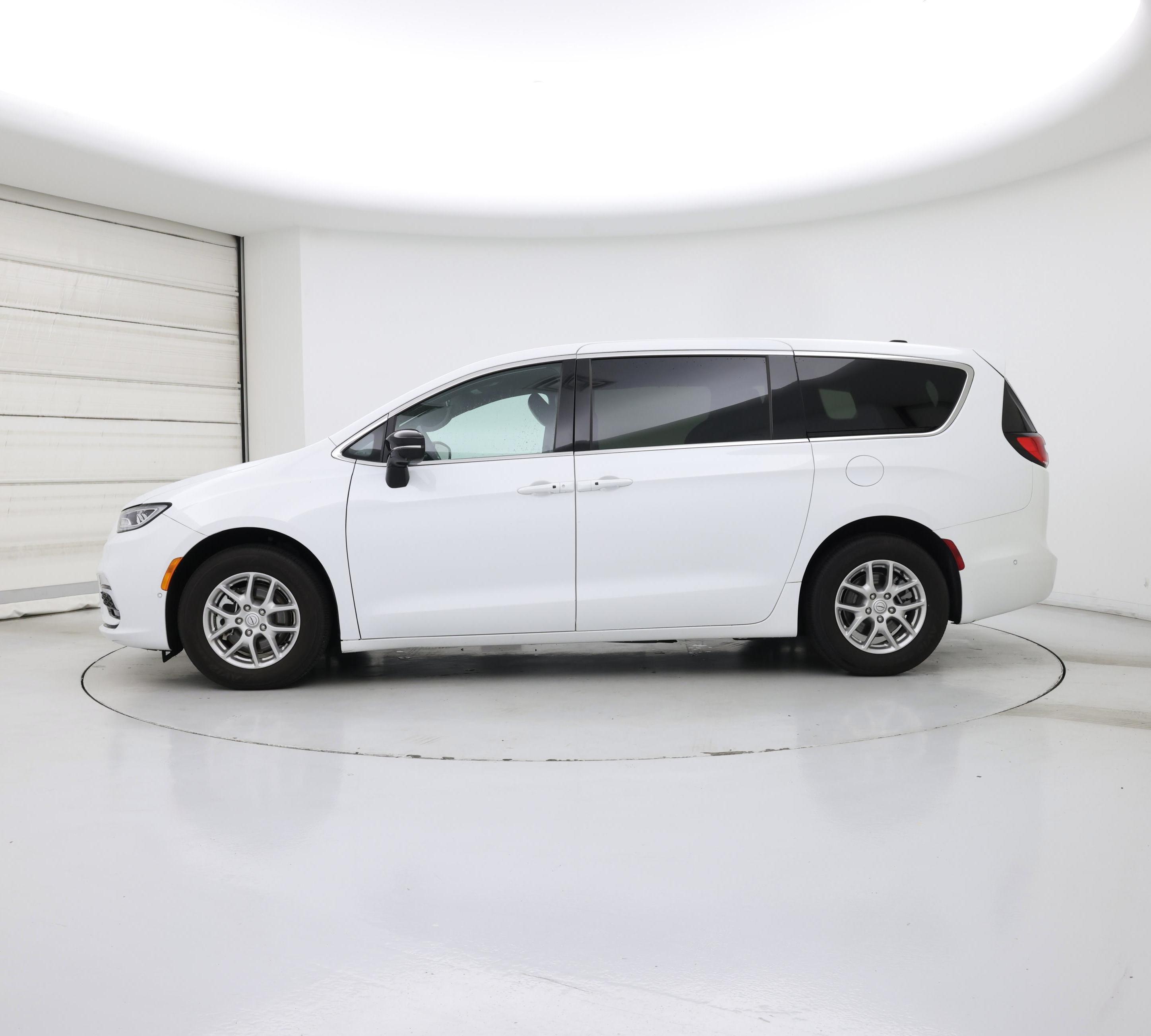 Thumbnail: 2025 Chrysler Pacifica - 3