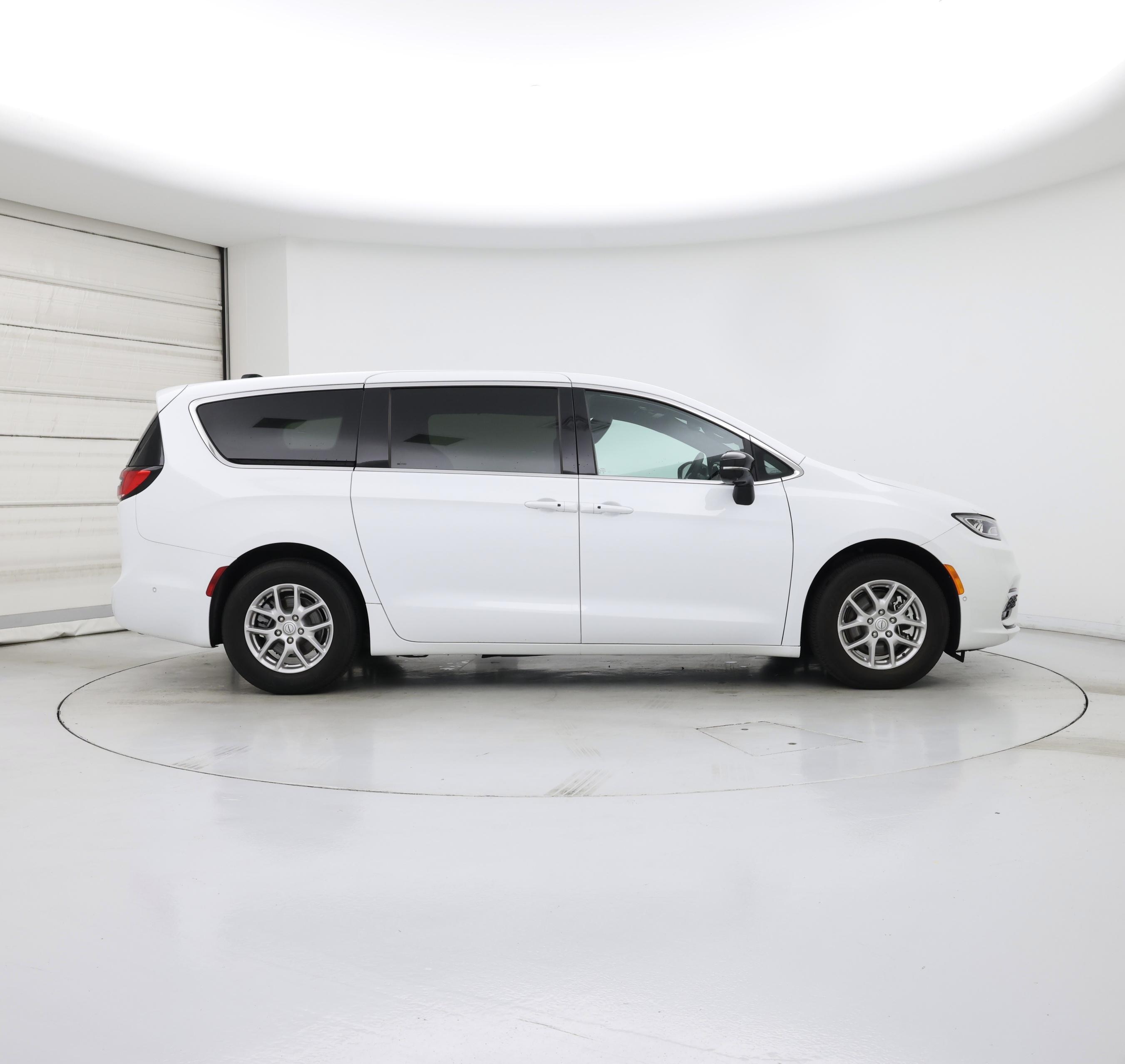 Thumbnail: 2025 Chrysler Pacifica - 7