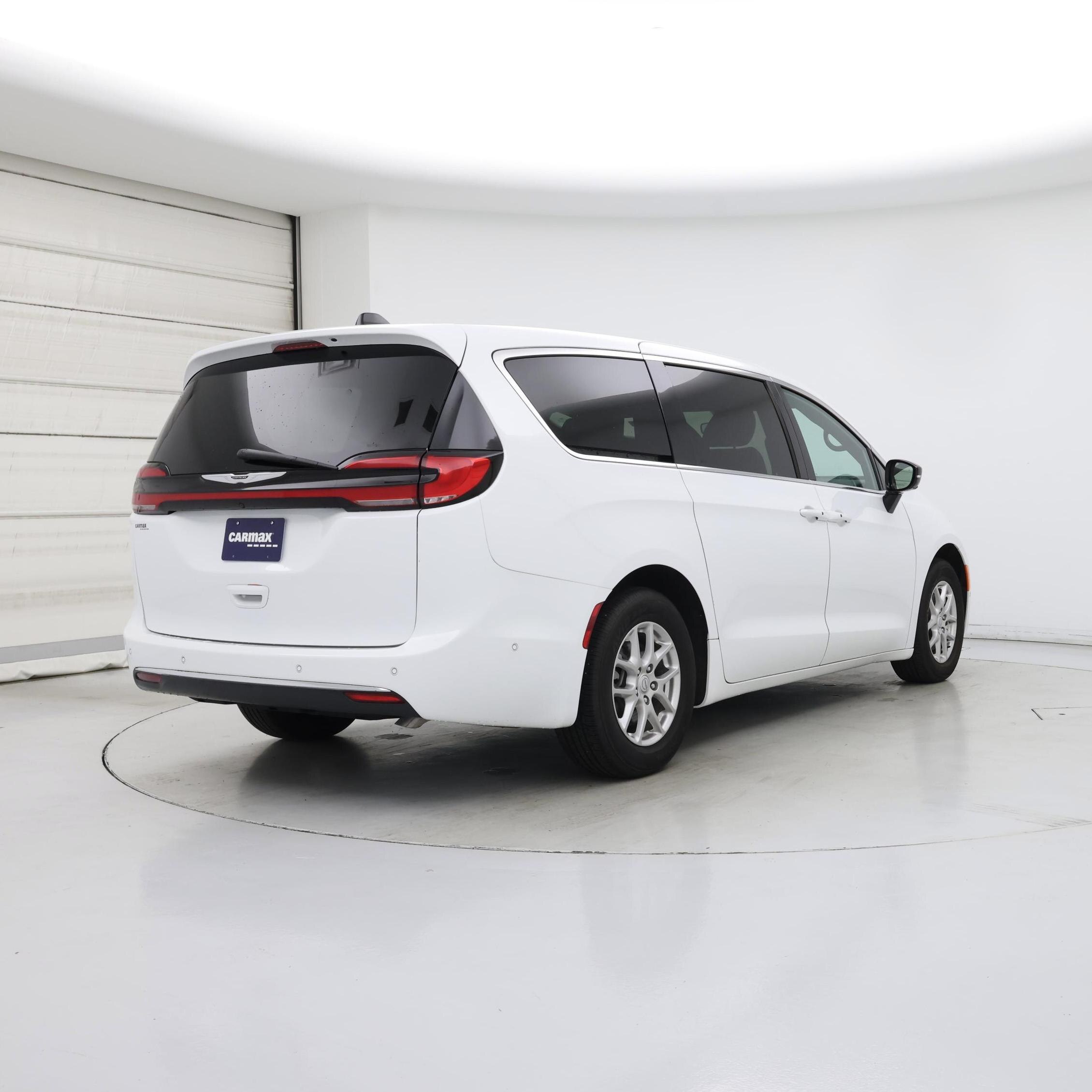 Thumbnail: 2025 Chrysler Pacifica - 8