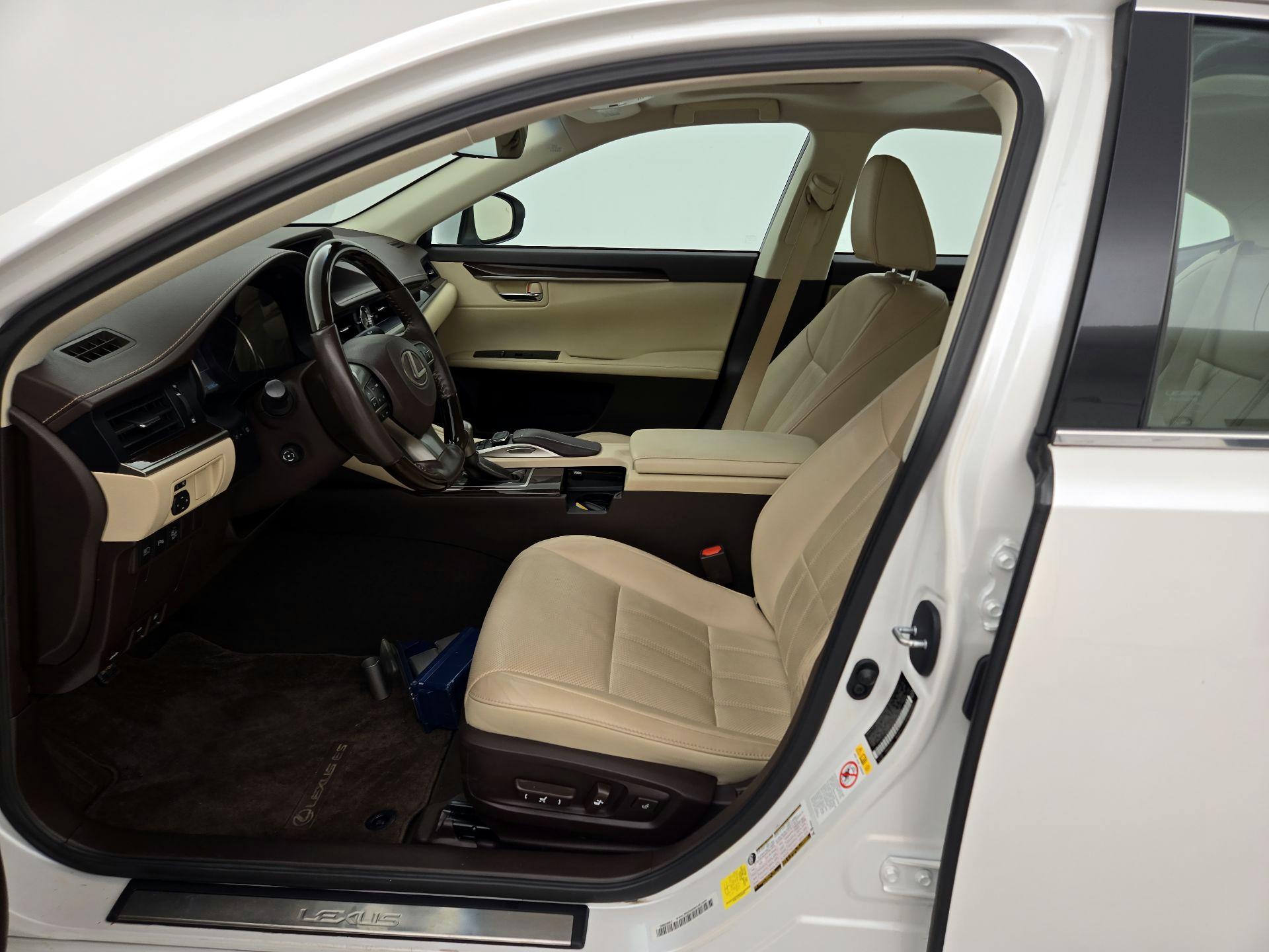 Thumbnail: 2017 Lexus ES - 11