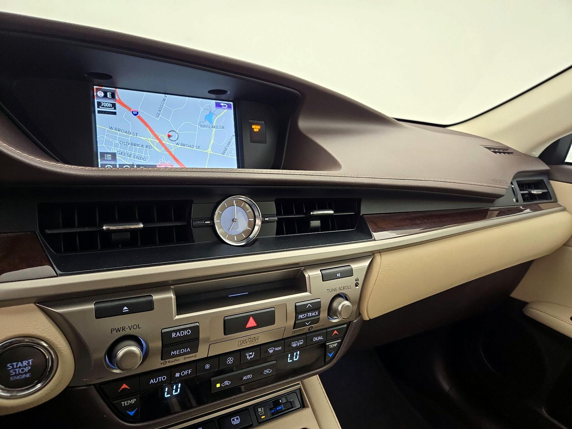 Thumbnail: 2017 Lexus ES - 14