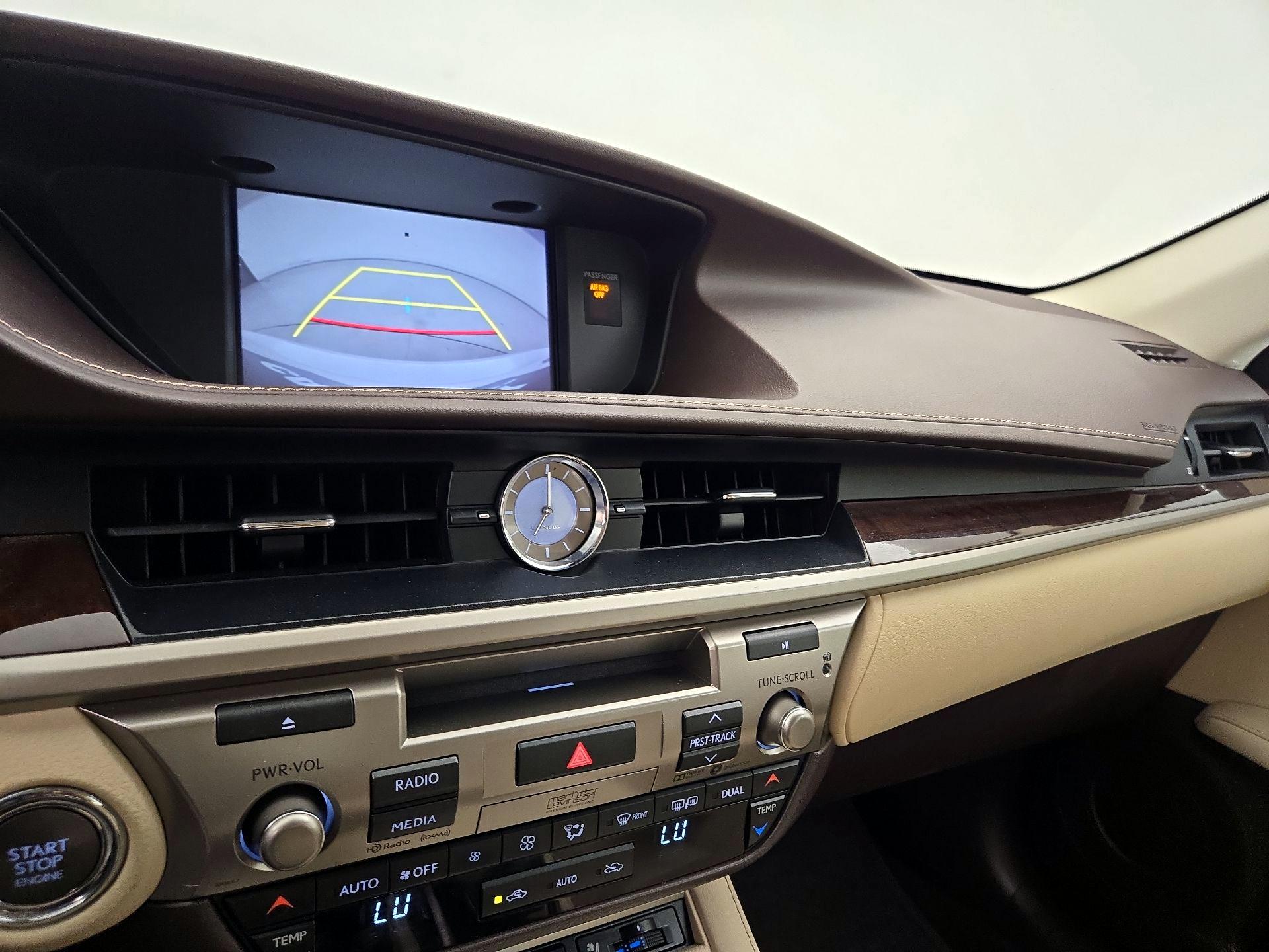 Thumbnail: 2017 Lexus ES - 15