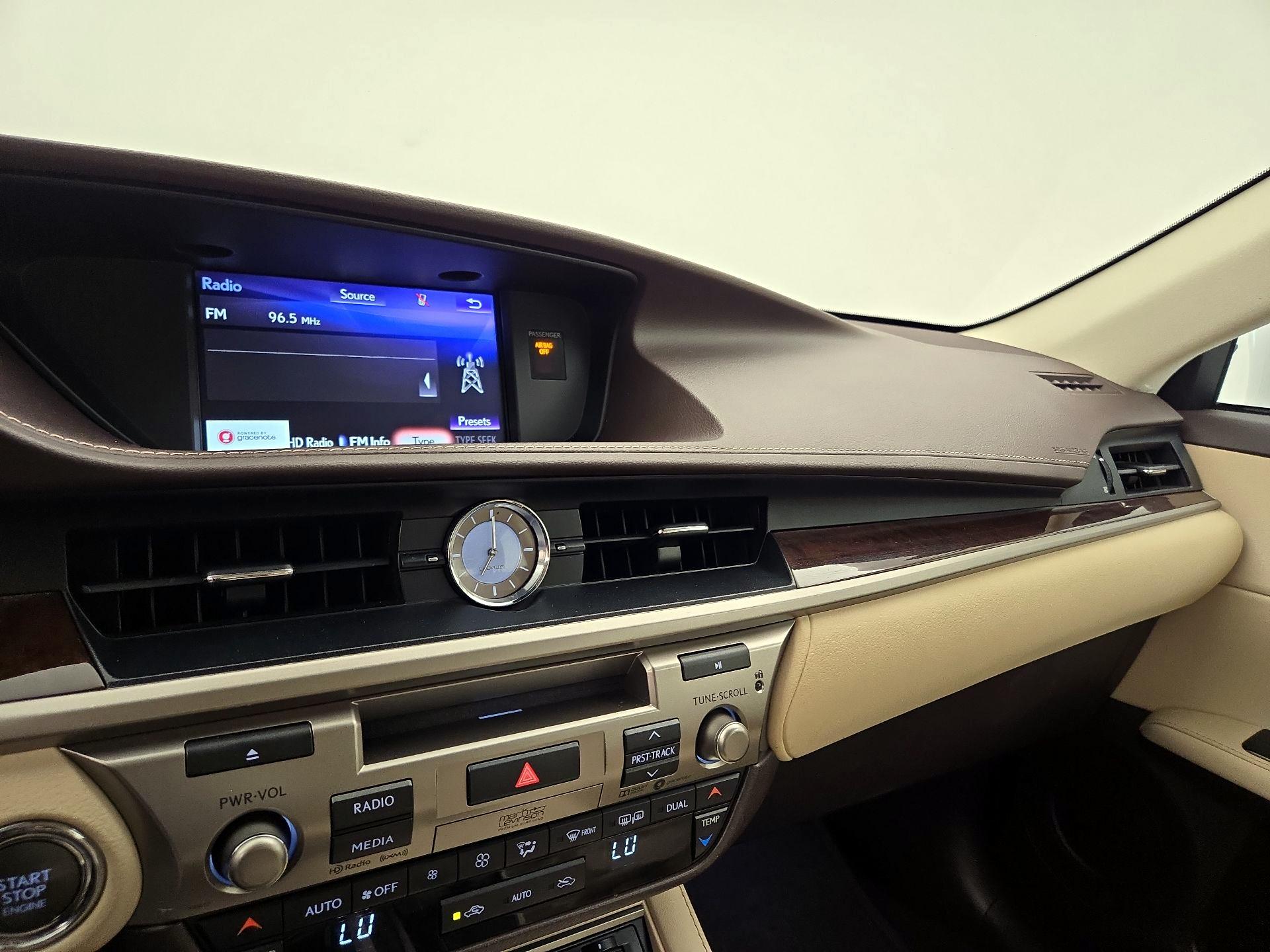 Thumbnail: 2017 Lexus ES - 16