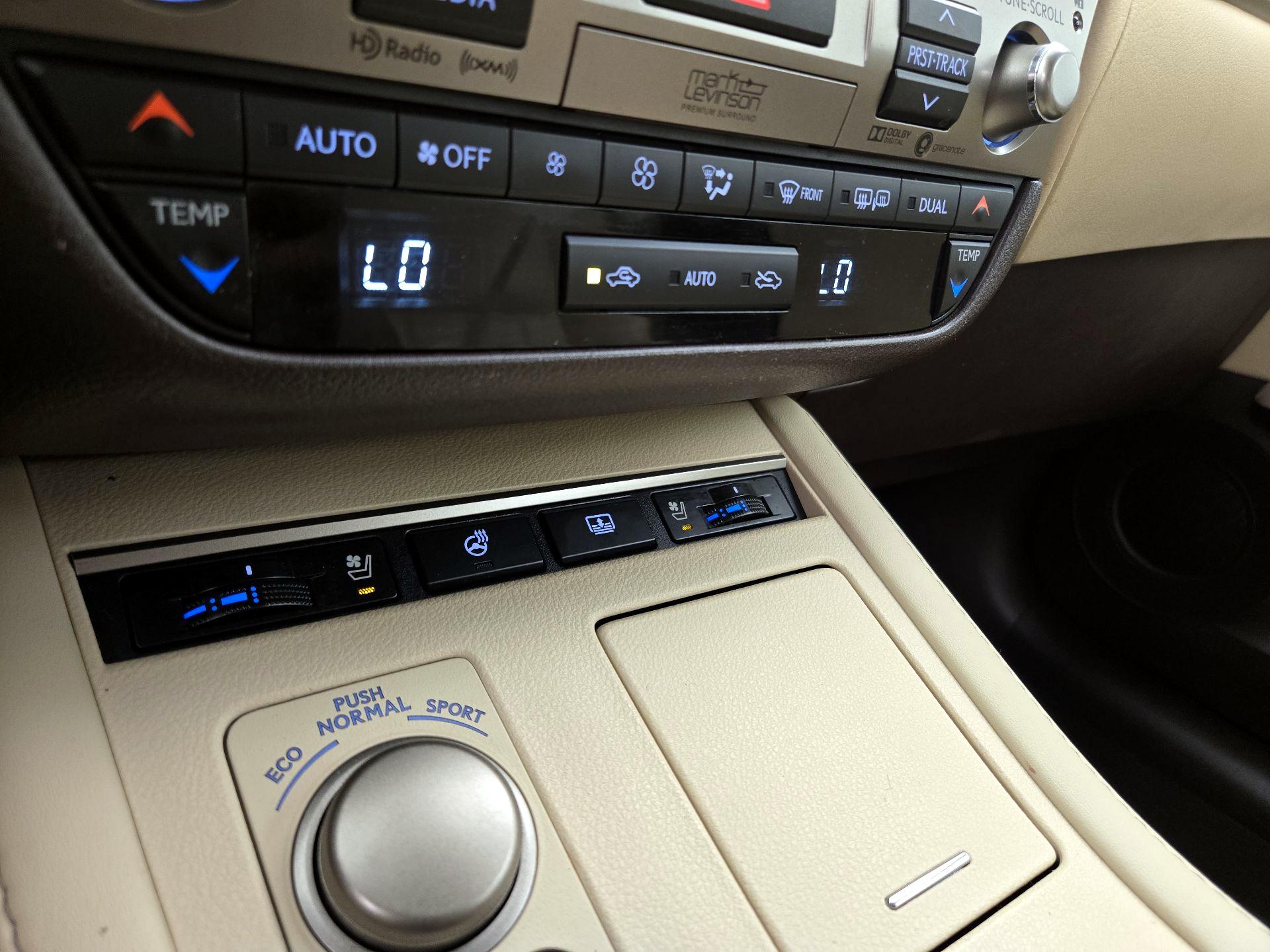 Thumbnail: 2017 Lexus ES - 17